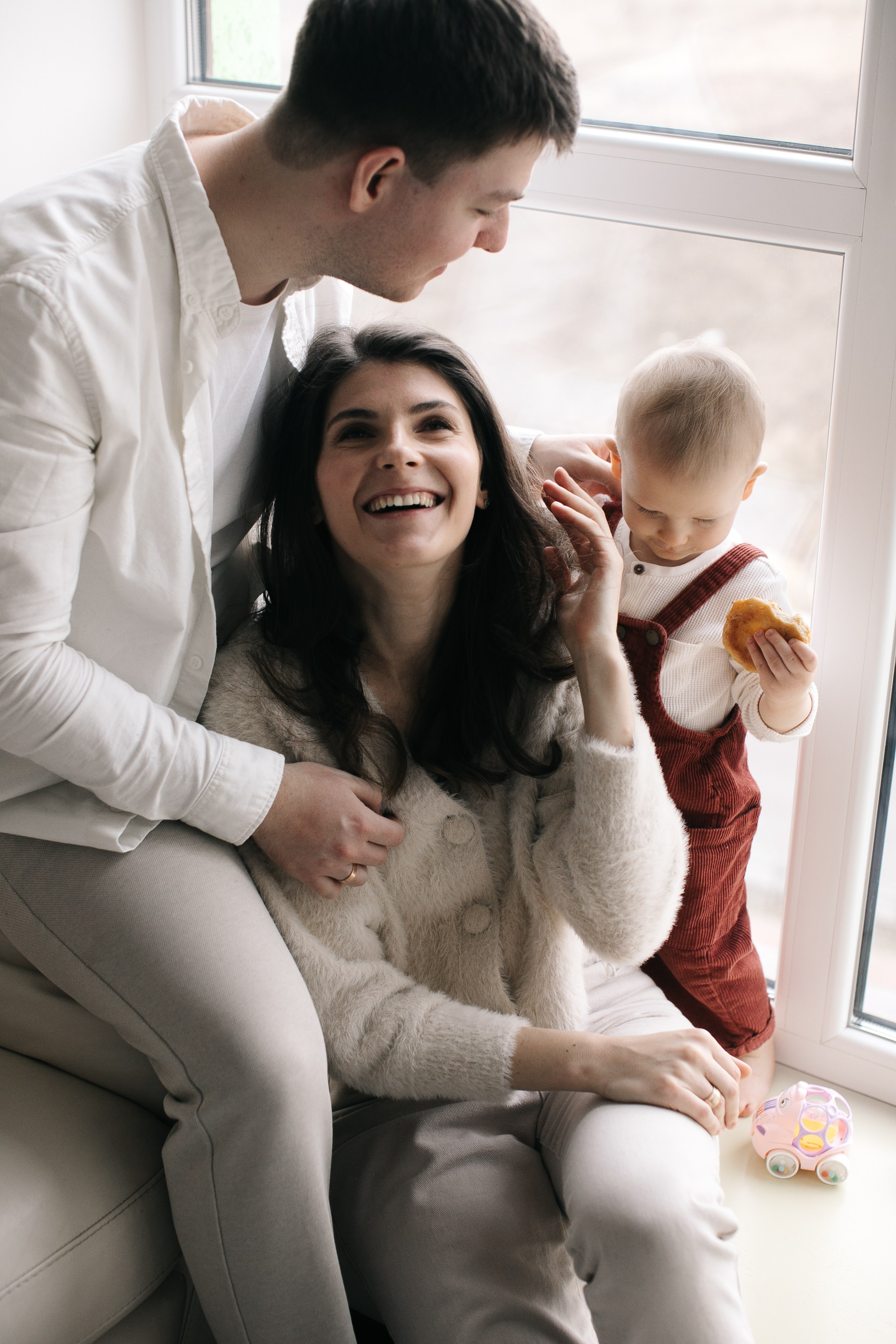 Іра, Богдан та Влад. Головна