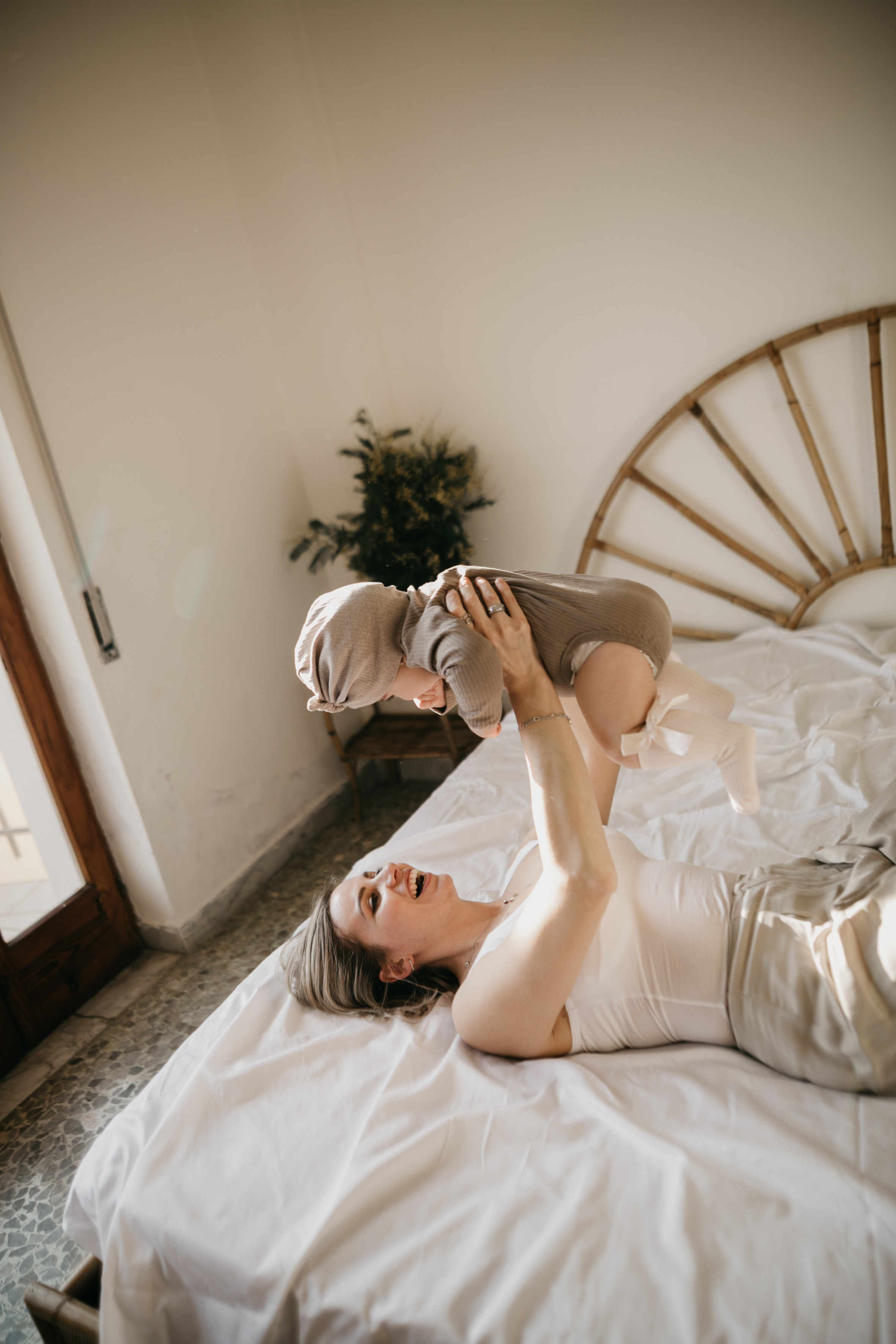 Таня та Евелія. Головна