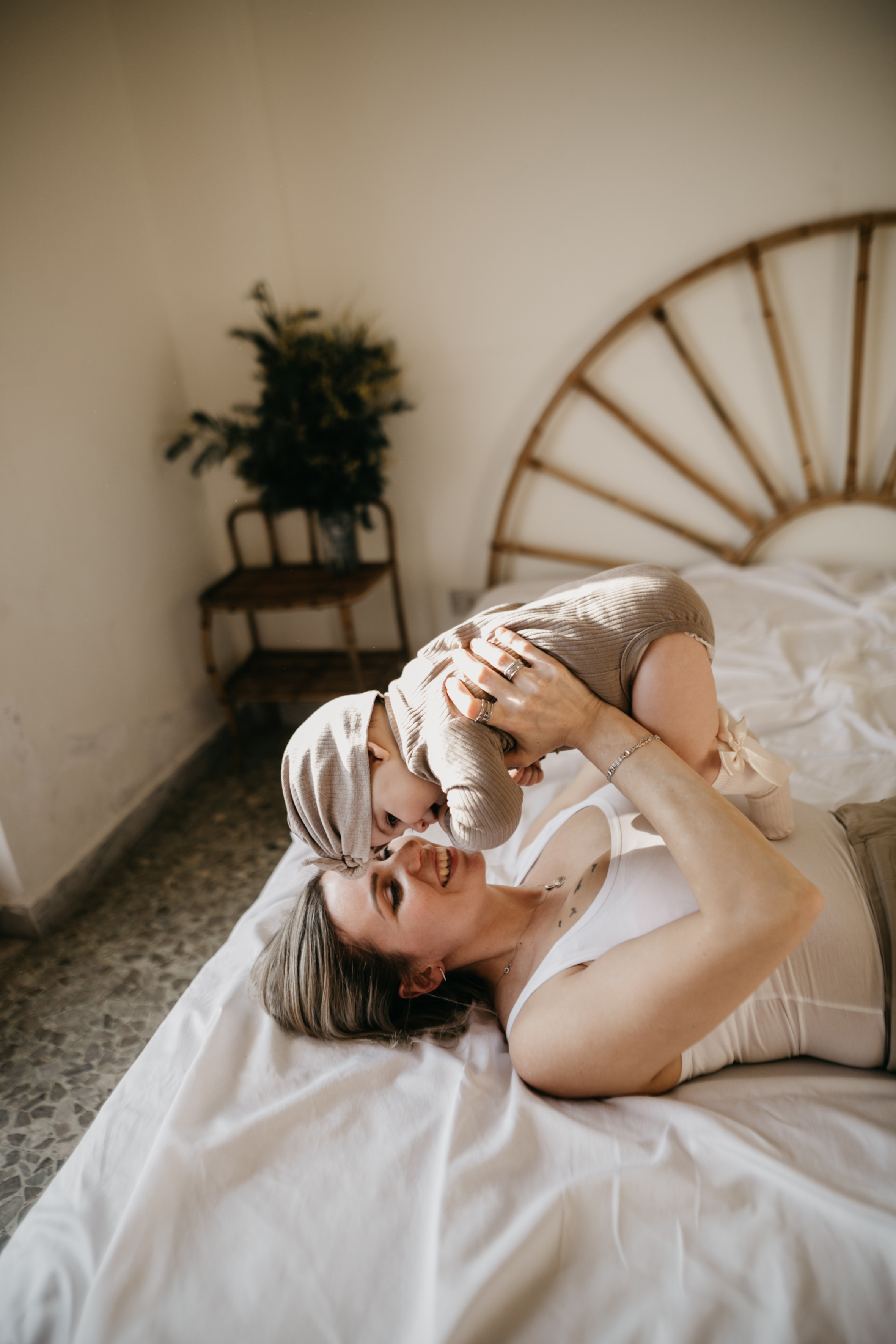 Таня та Евелія. Головна