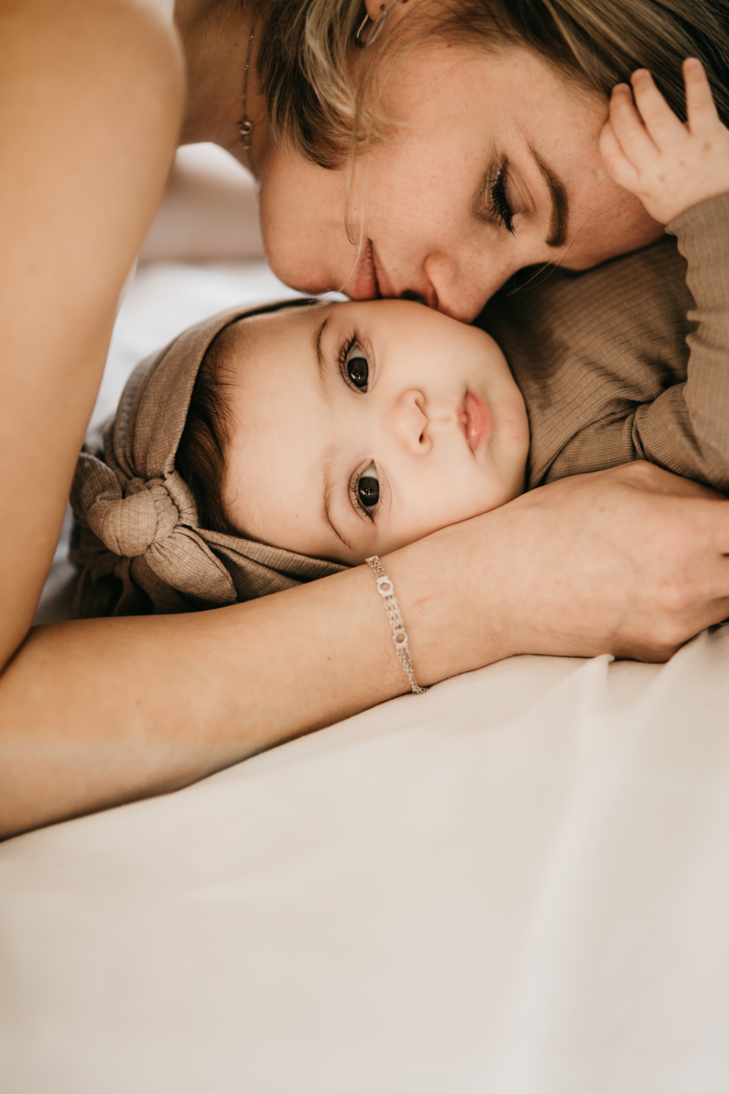 Таня та Евелія. Головна