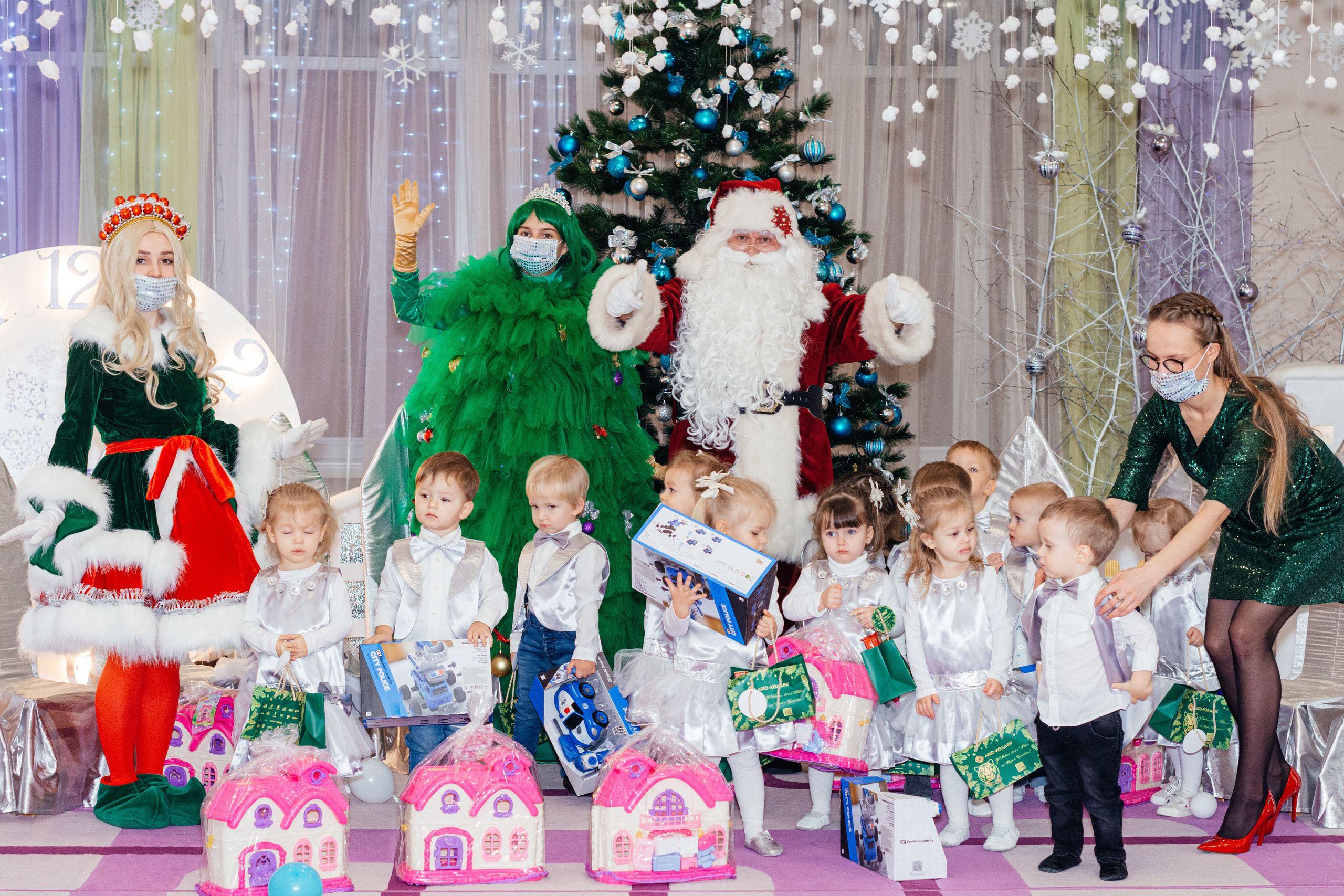 Свята у садочках. Family photographer