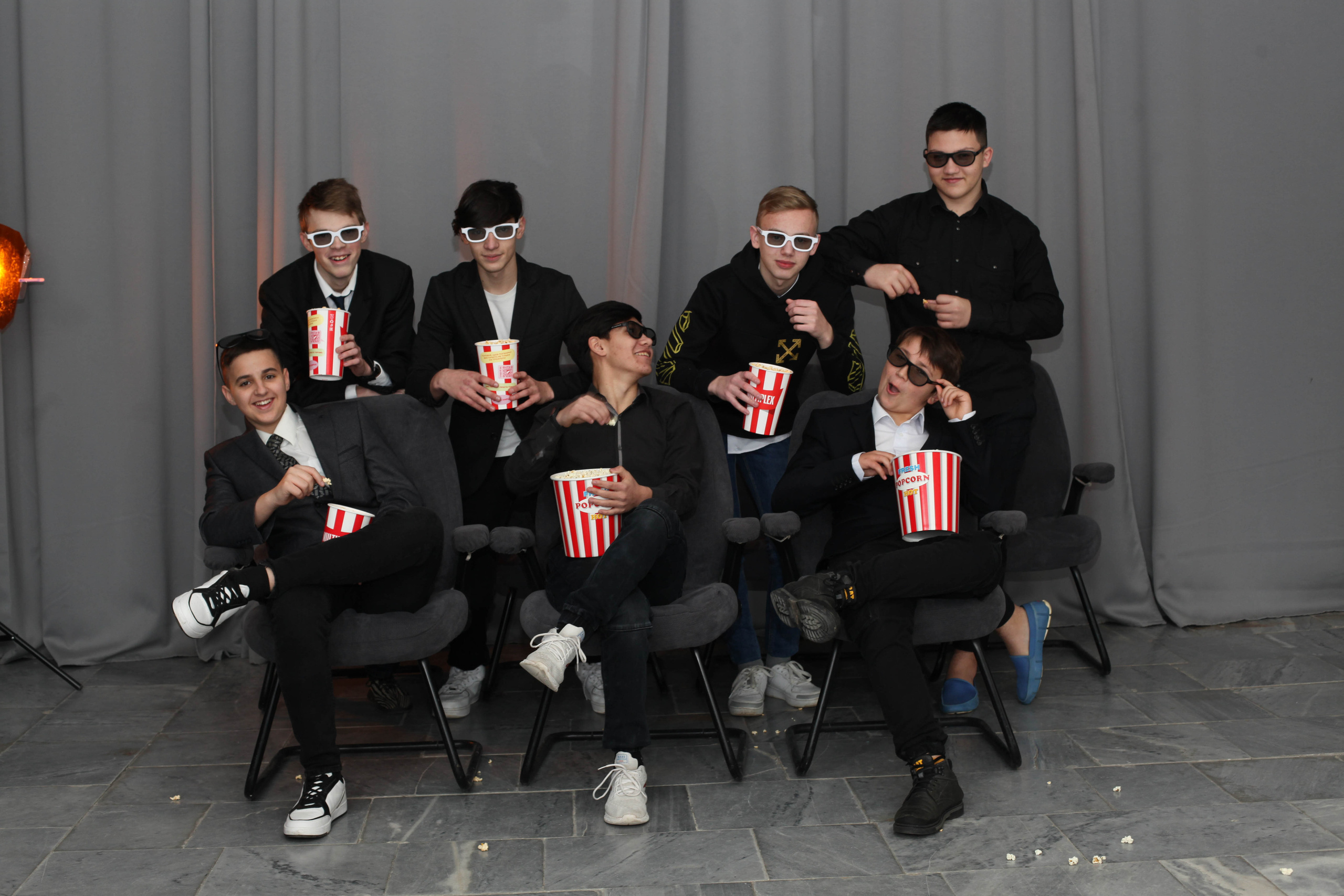 Шкільний та комерційний фотограф