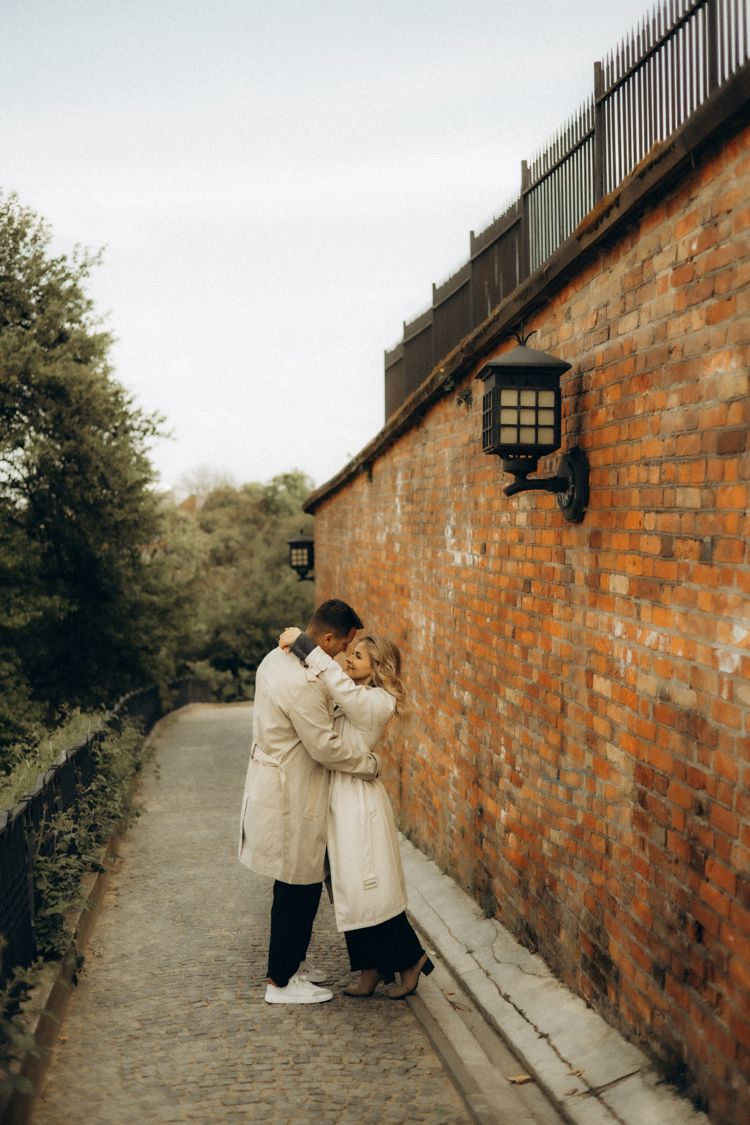 So in Love. Головна