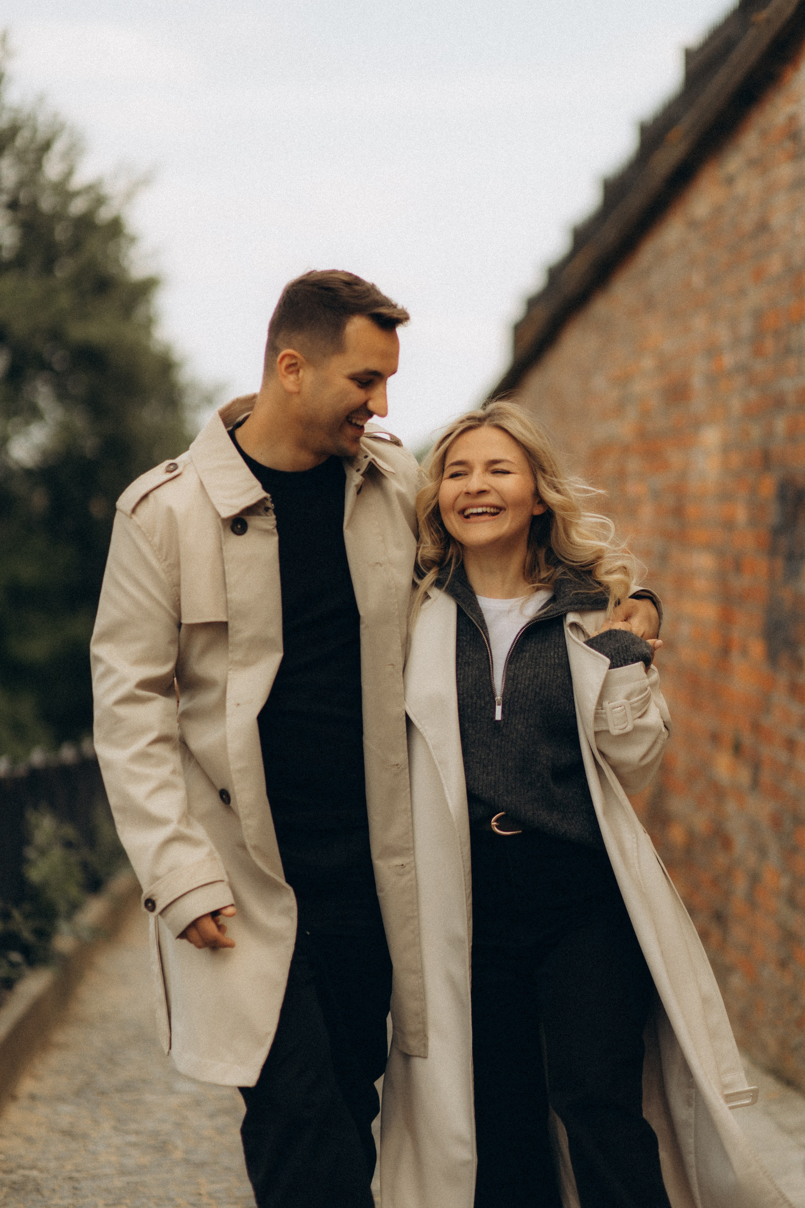 So in Love. Головна