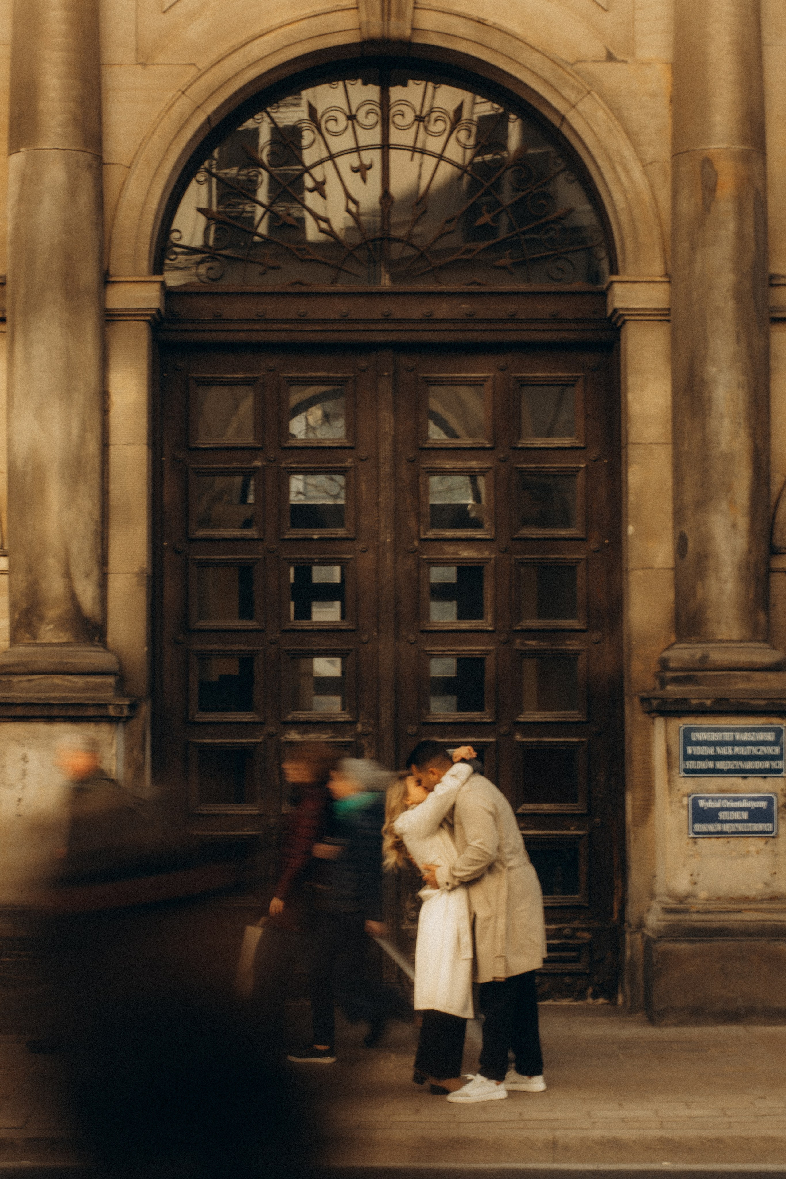 So in Love. Головна