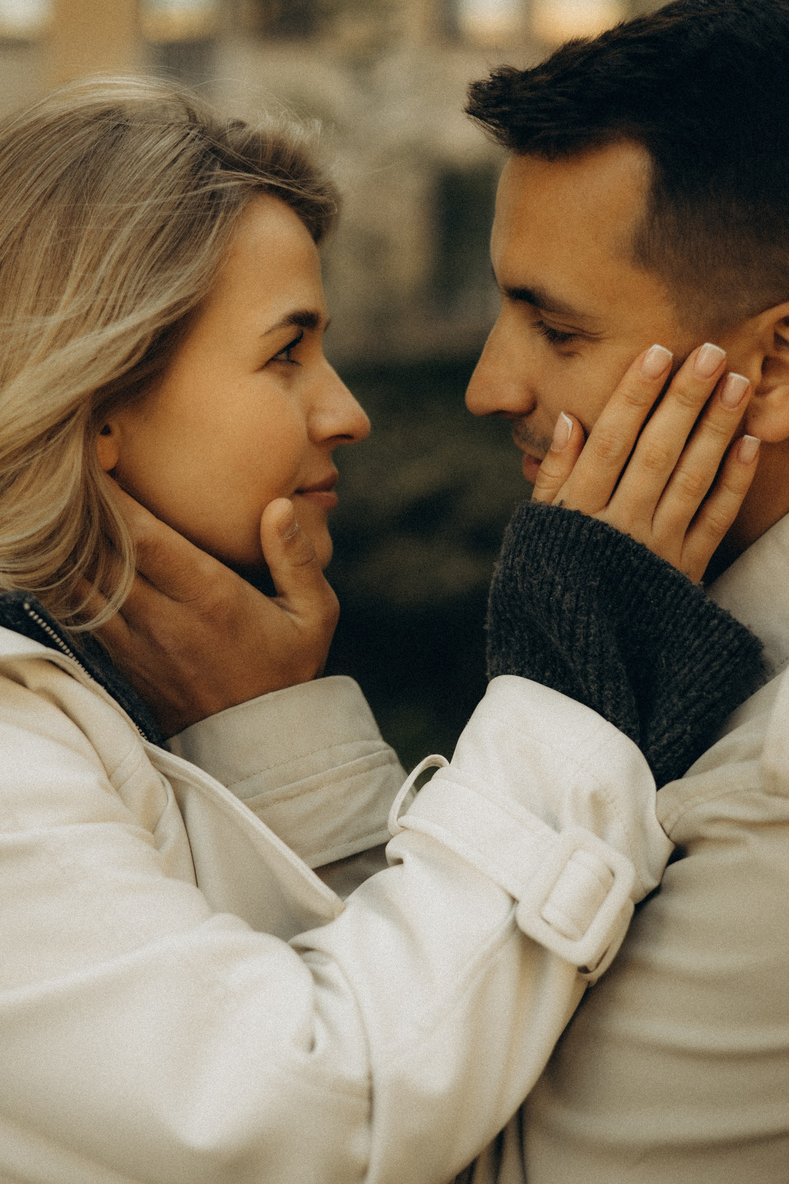 So in Love. Головна