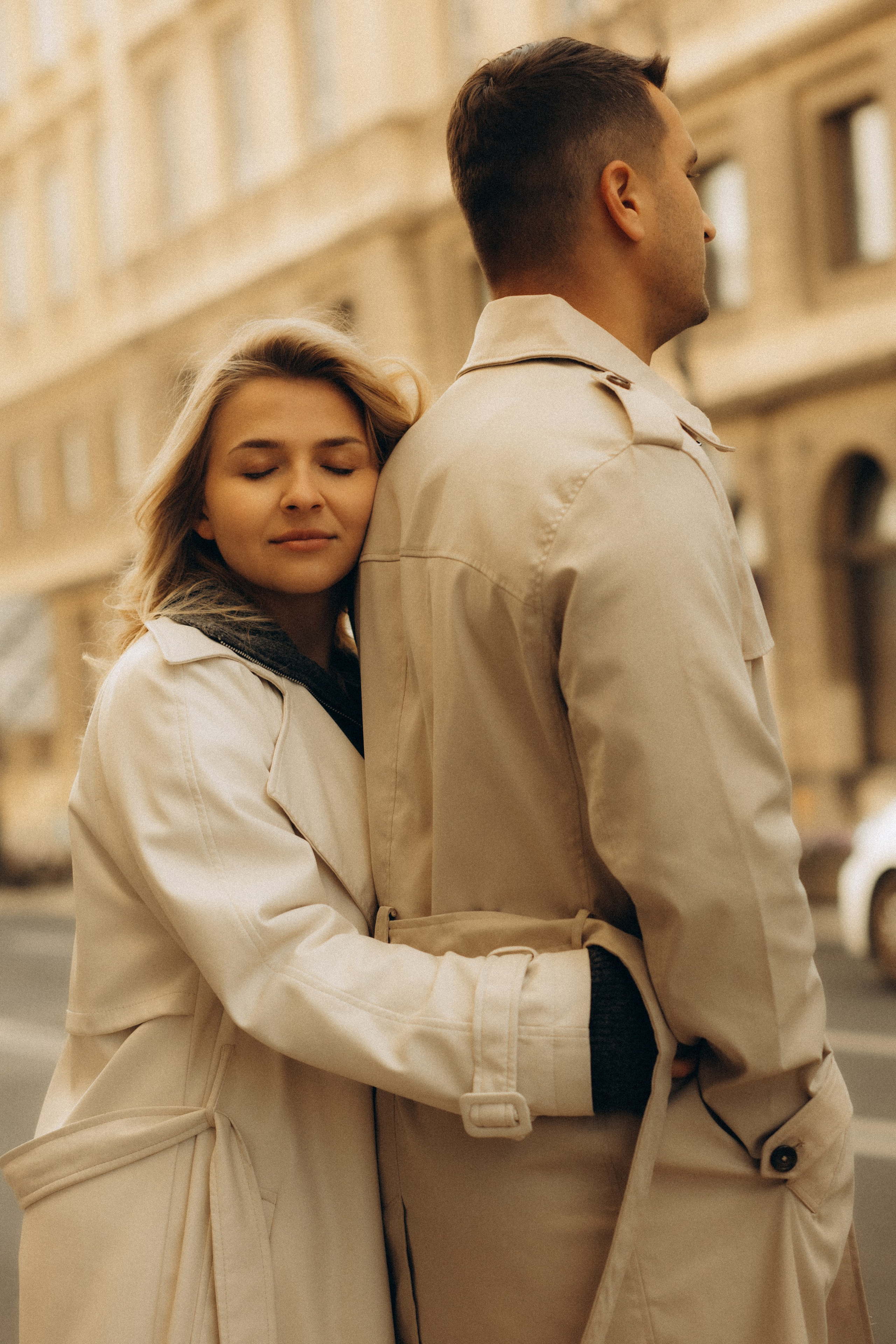 So in Love. Головна