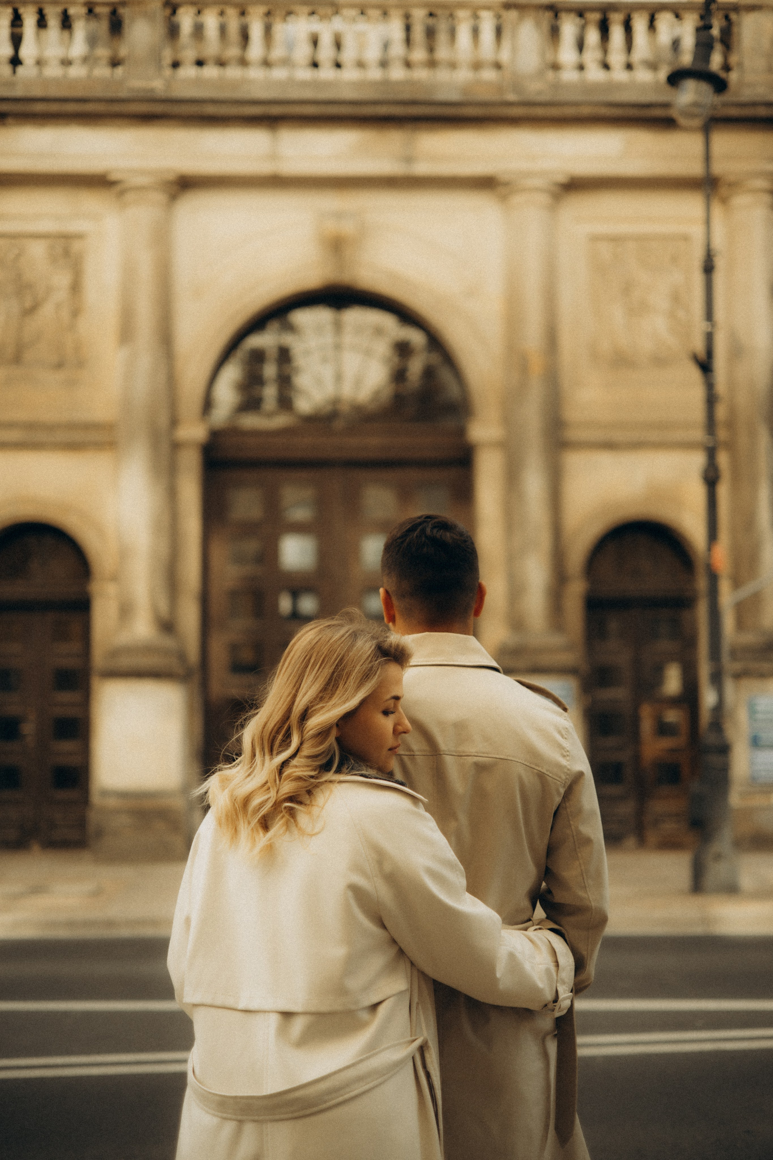 So in Love. Головна