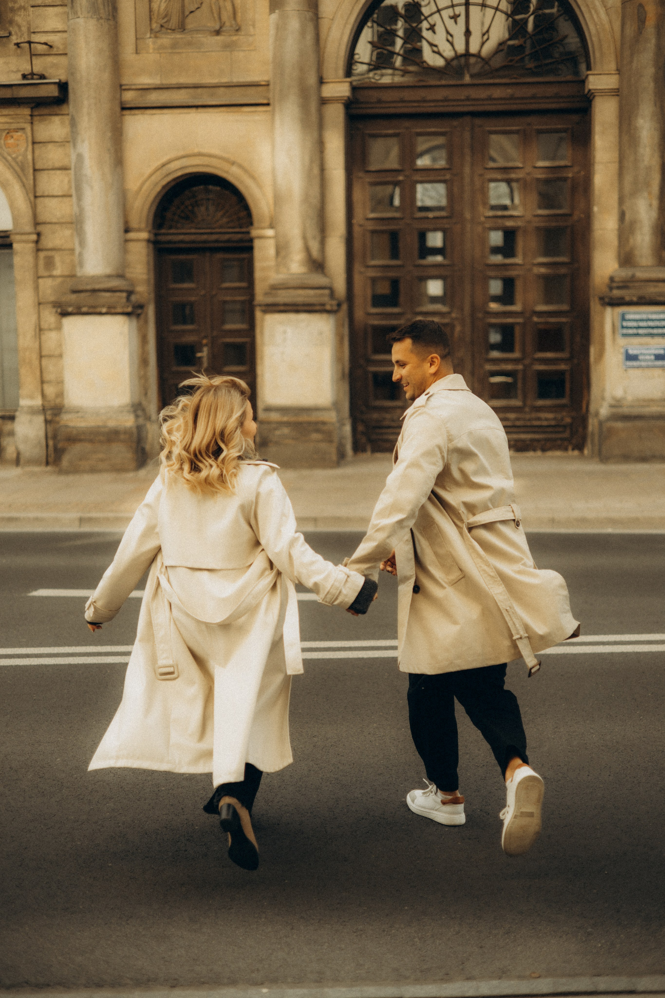 So in Love. Головна