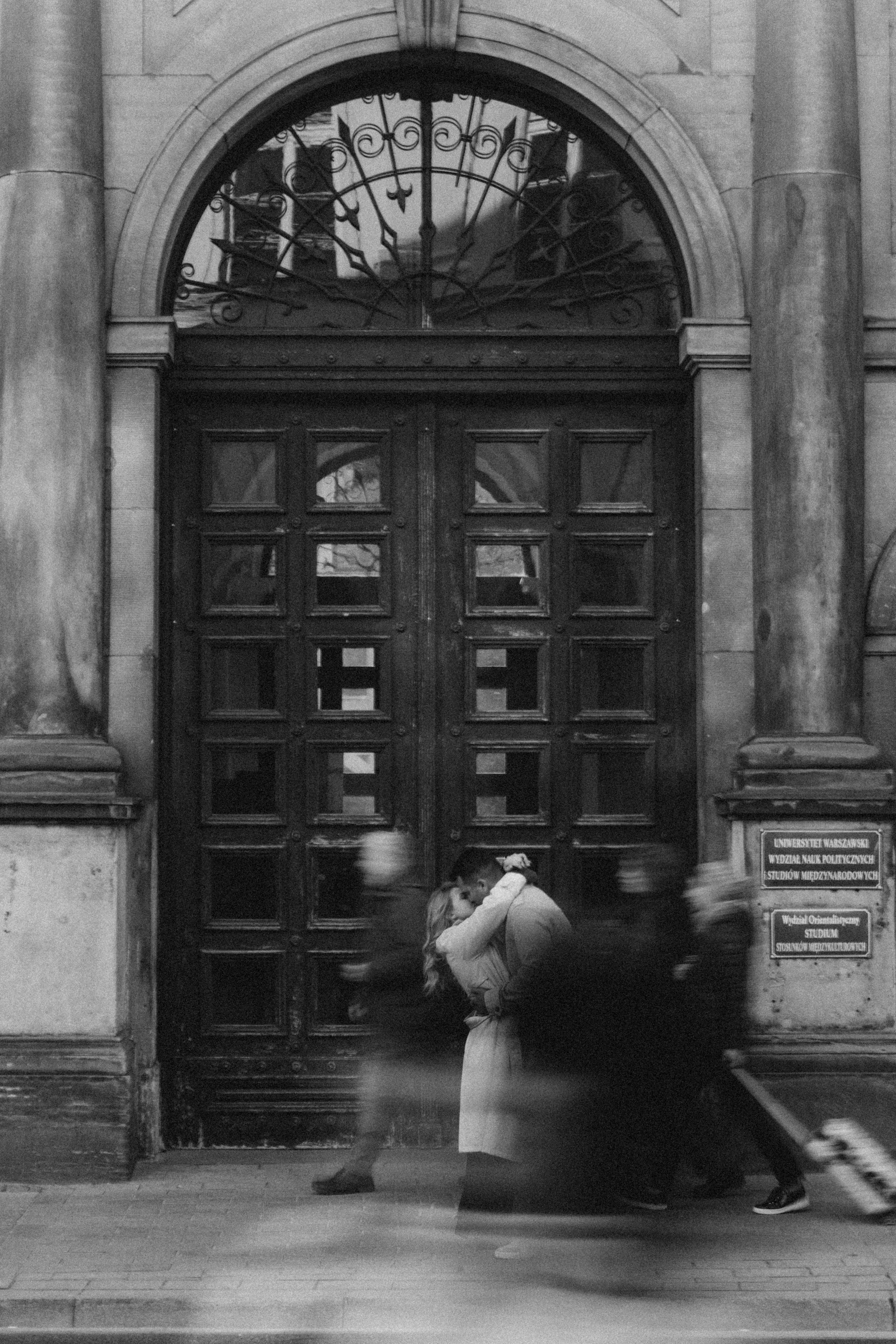 So in Love. Головна