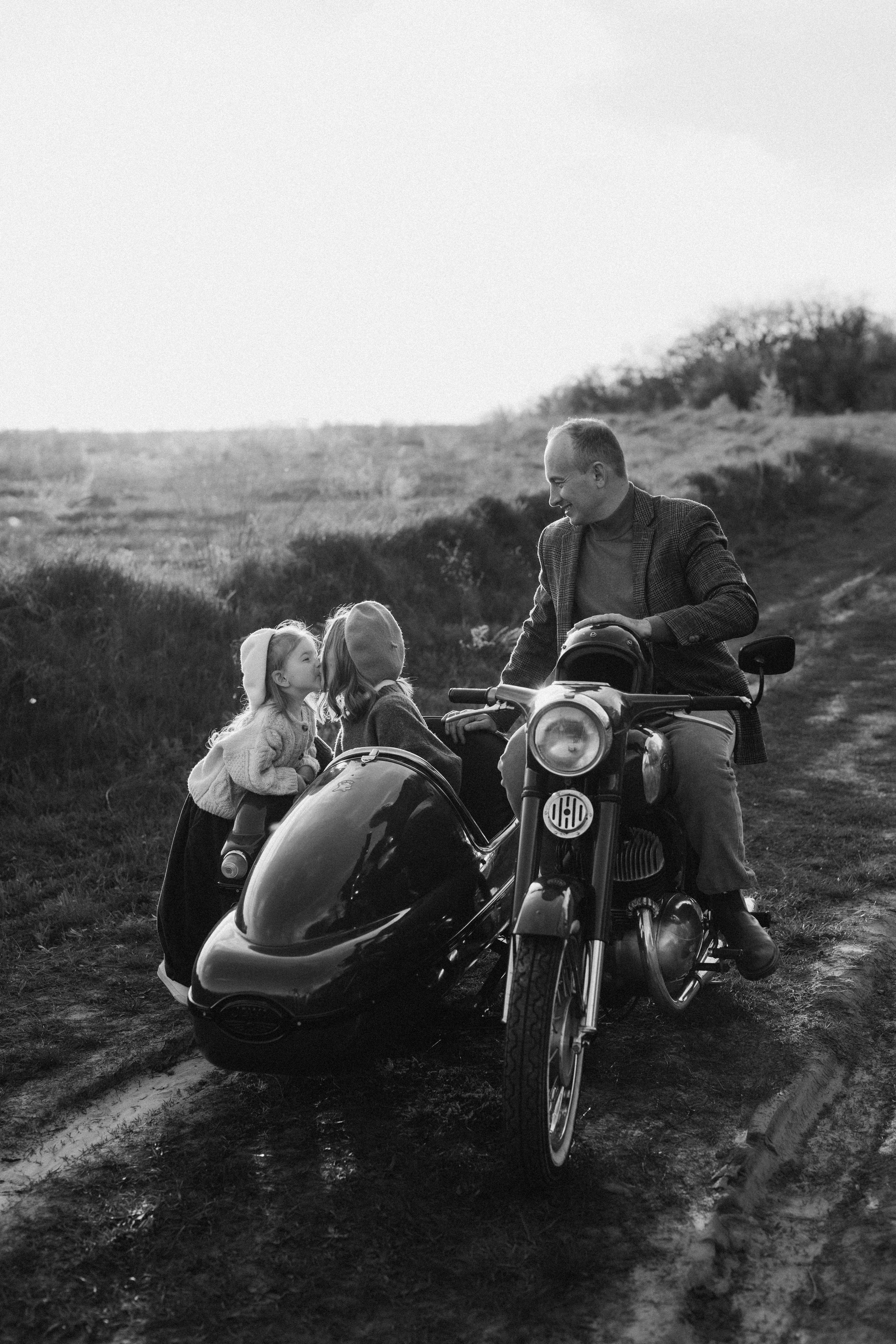 В обіймах щастя. Головна