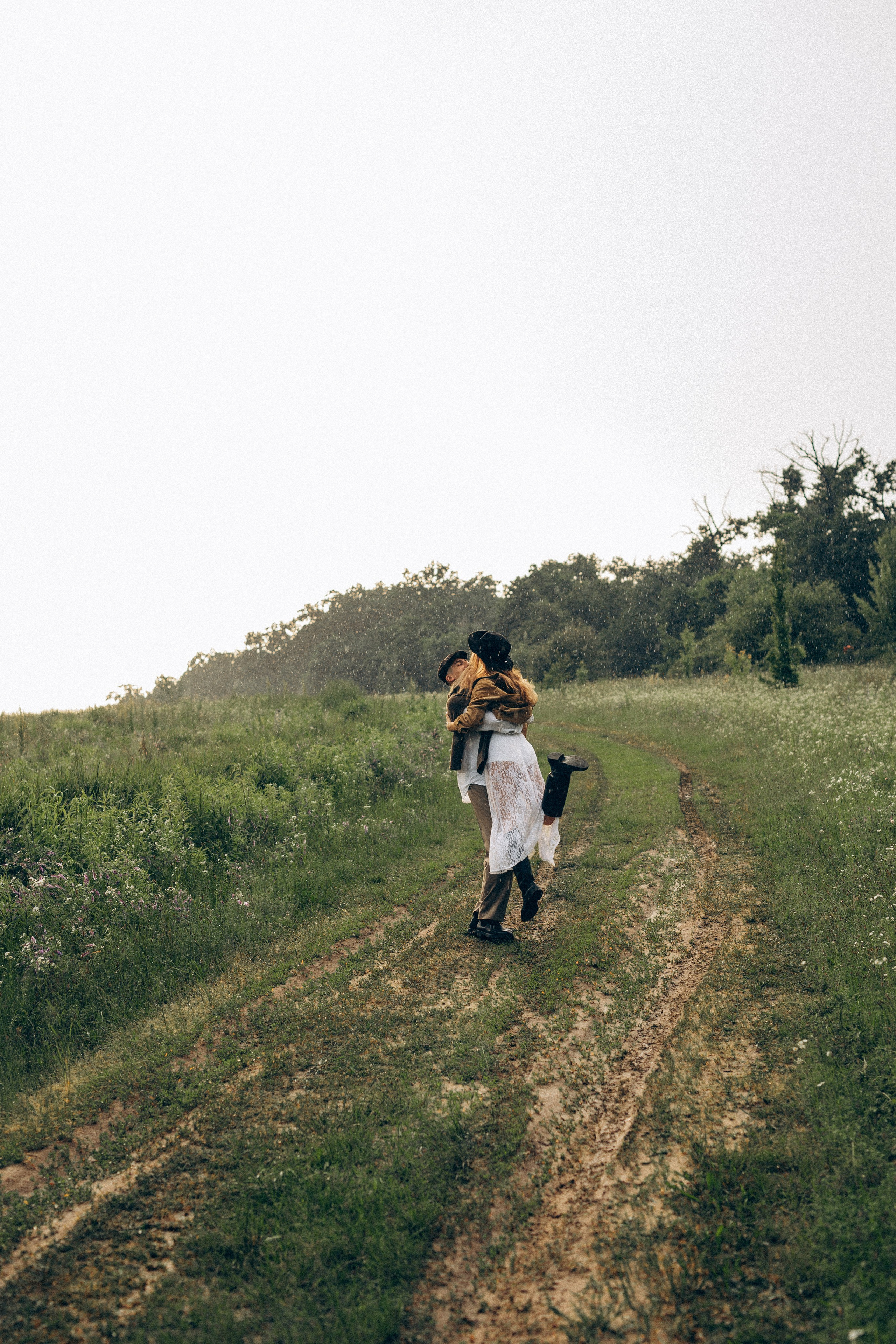 Історія одного дощу. Головна