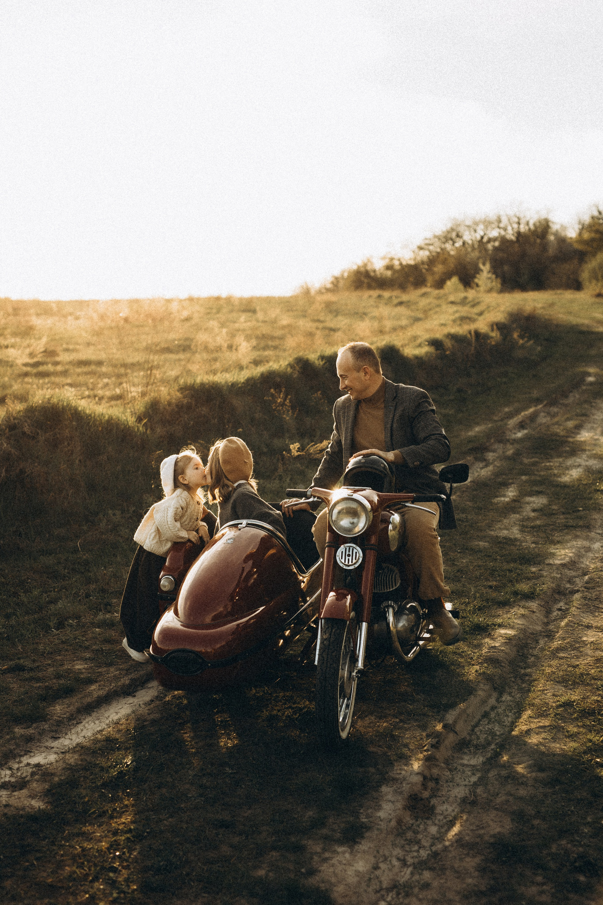 В обіймах щастя. Головна