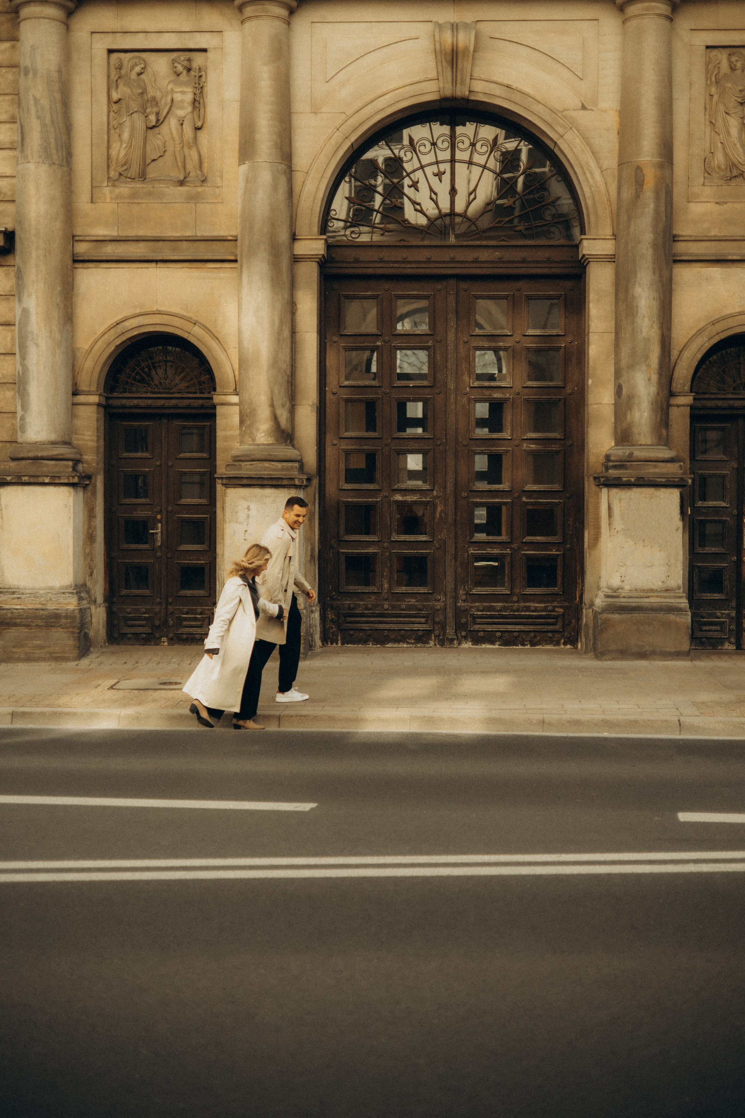 So in Love. Головна