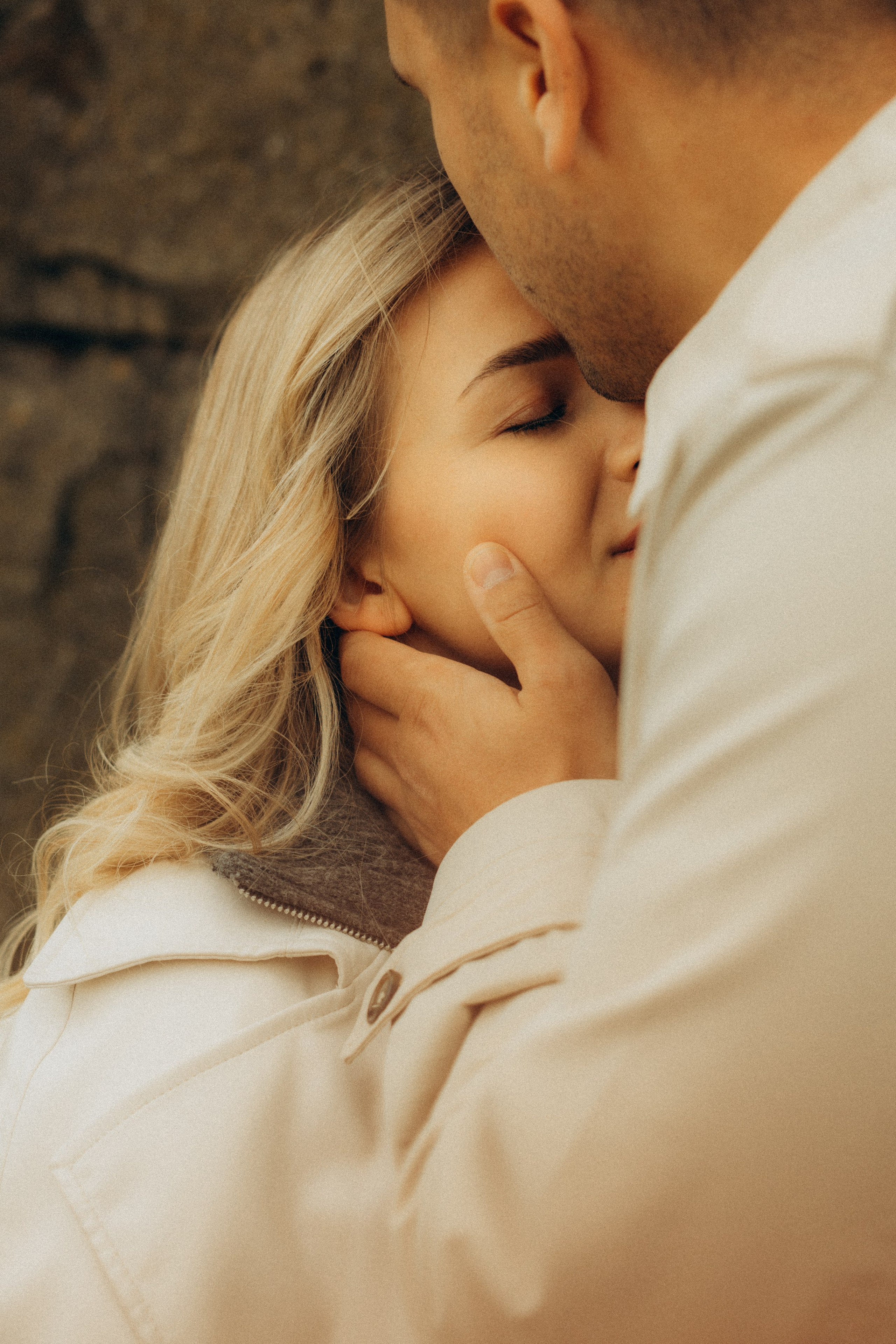 So in Love. Головна