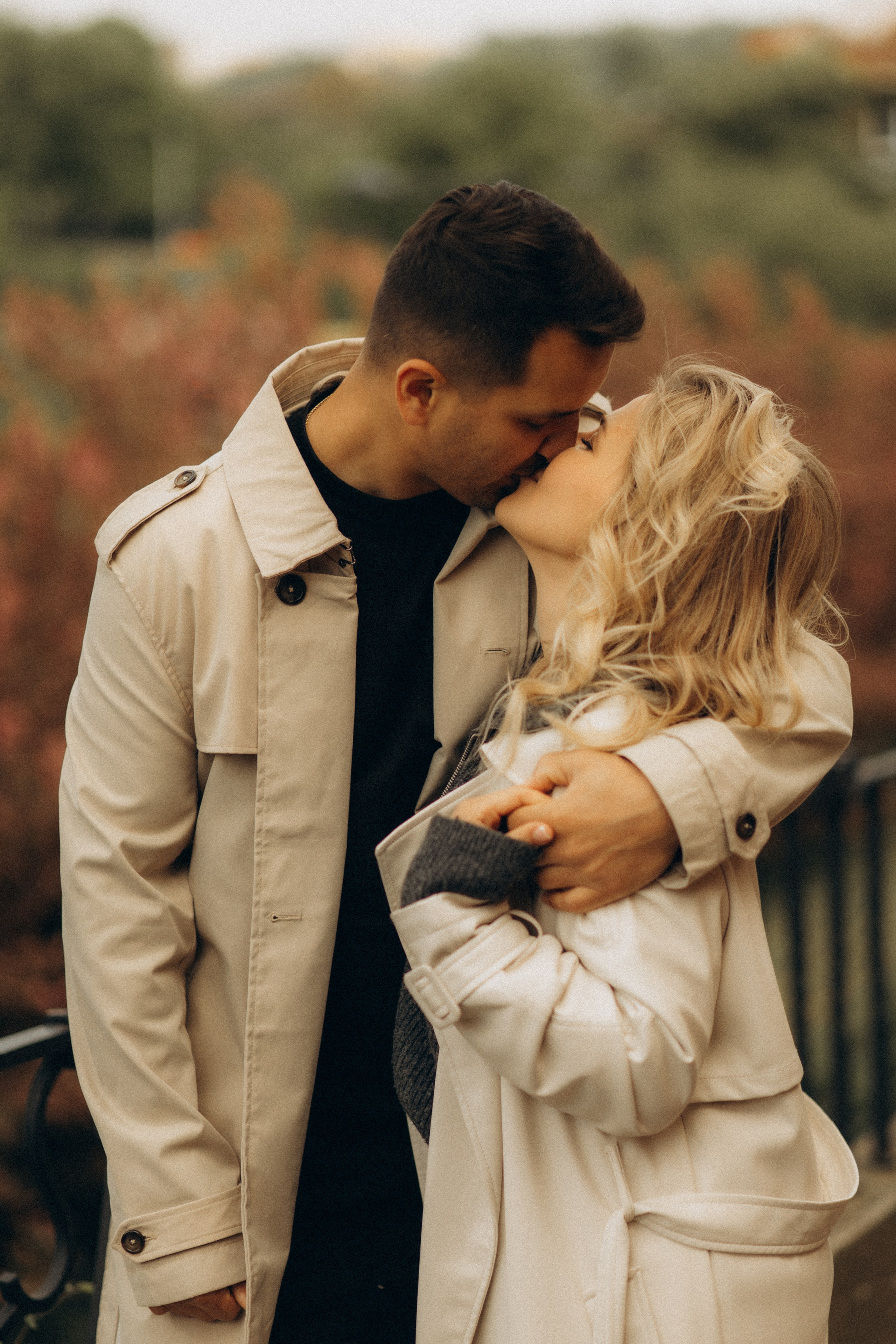 So in Love. Головна