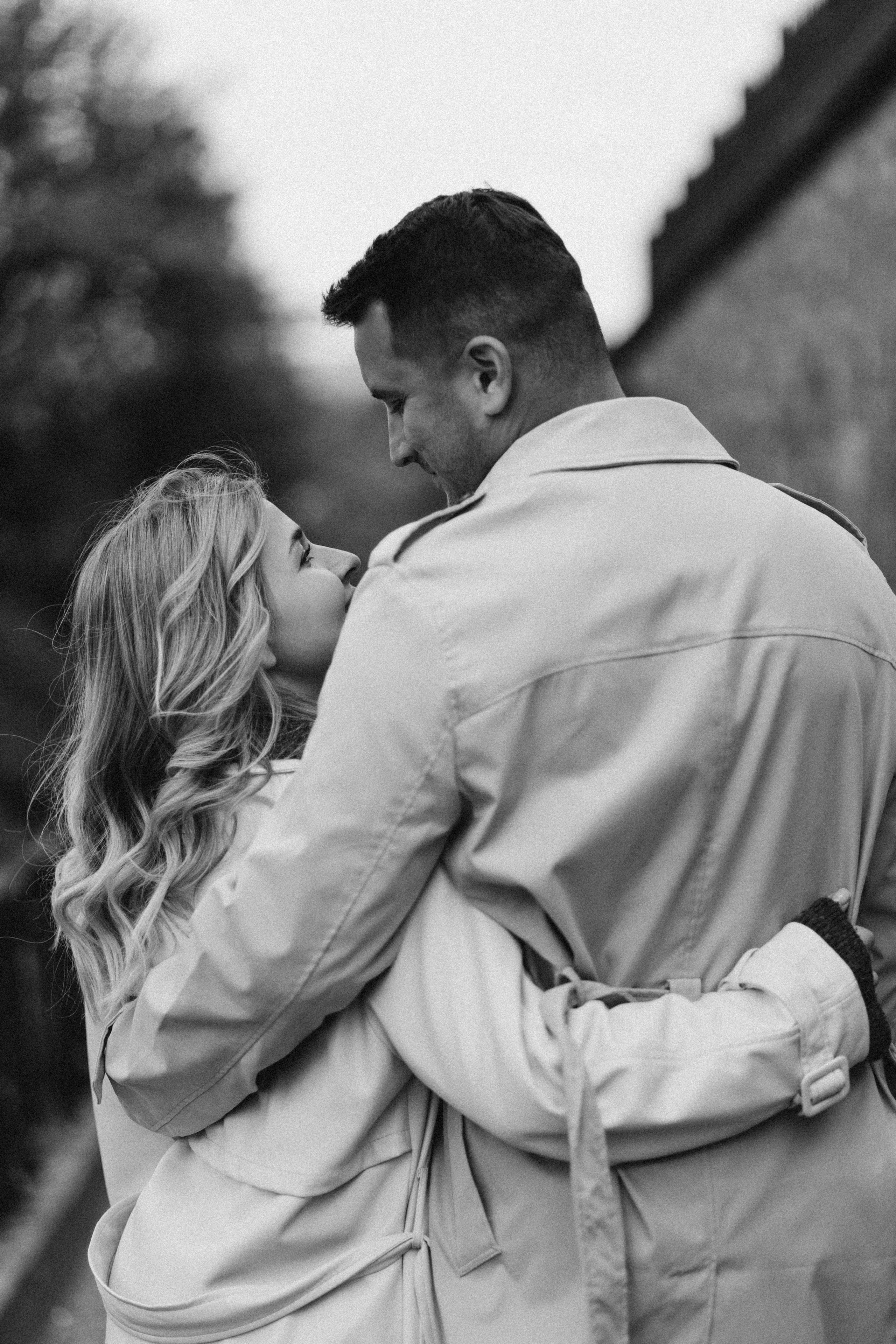 So in Love. Головна