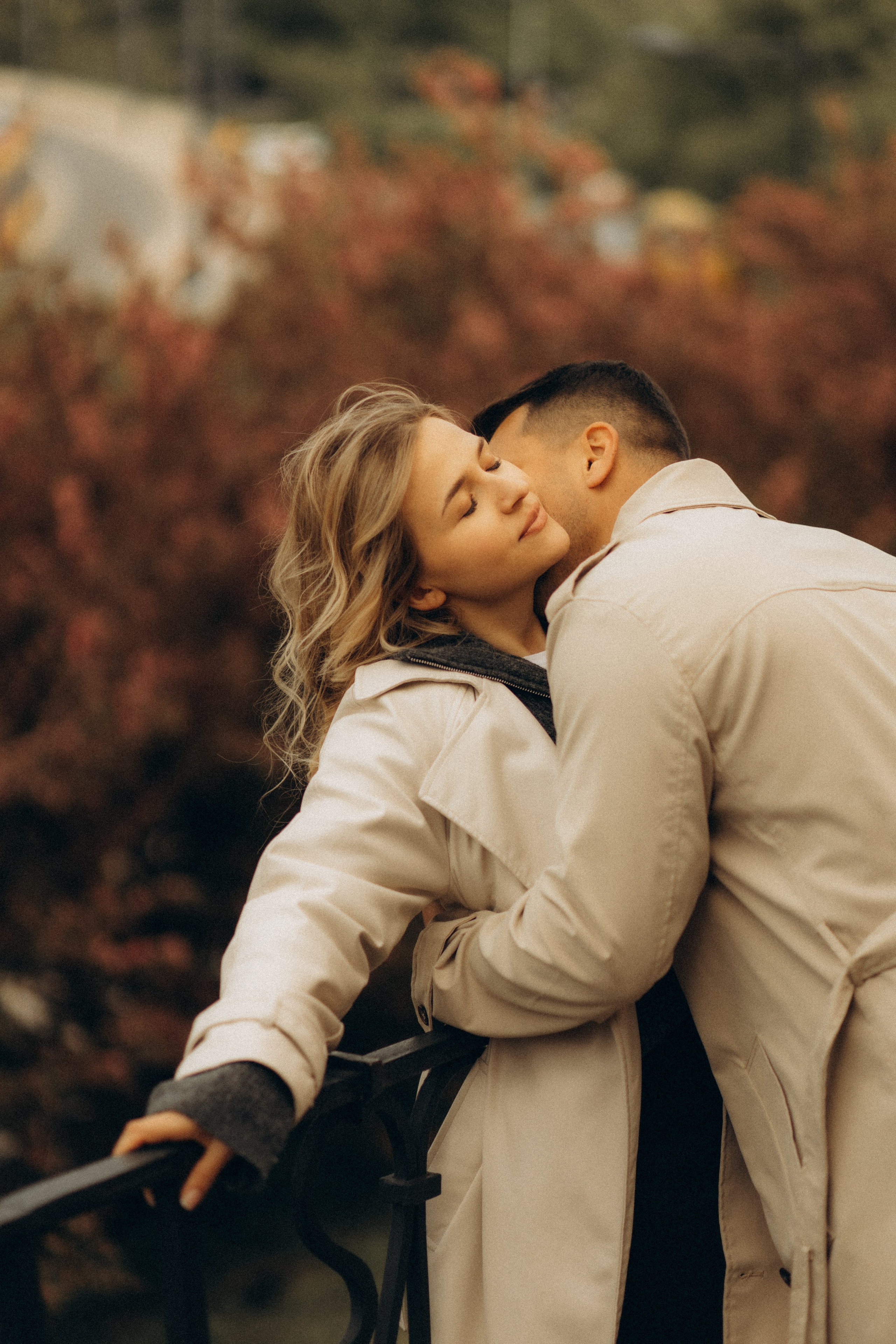 So in Love. Головна