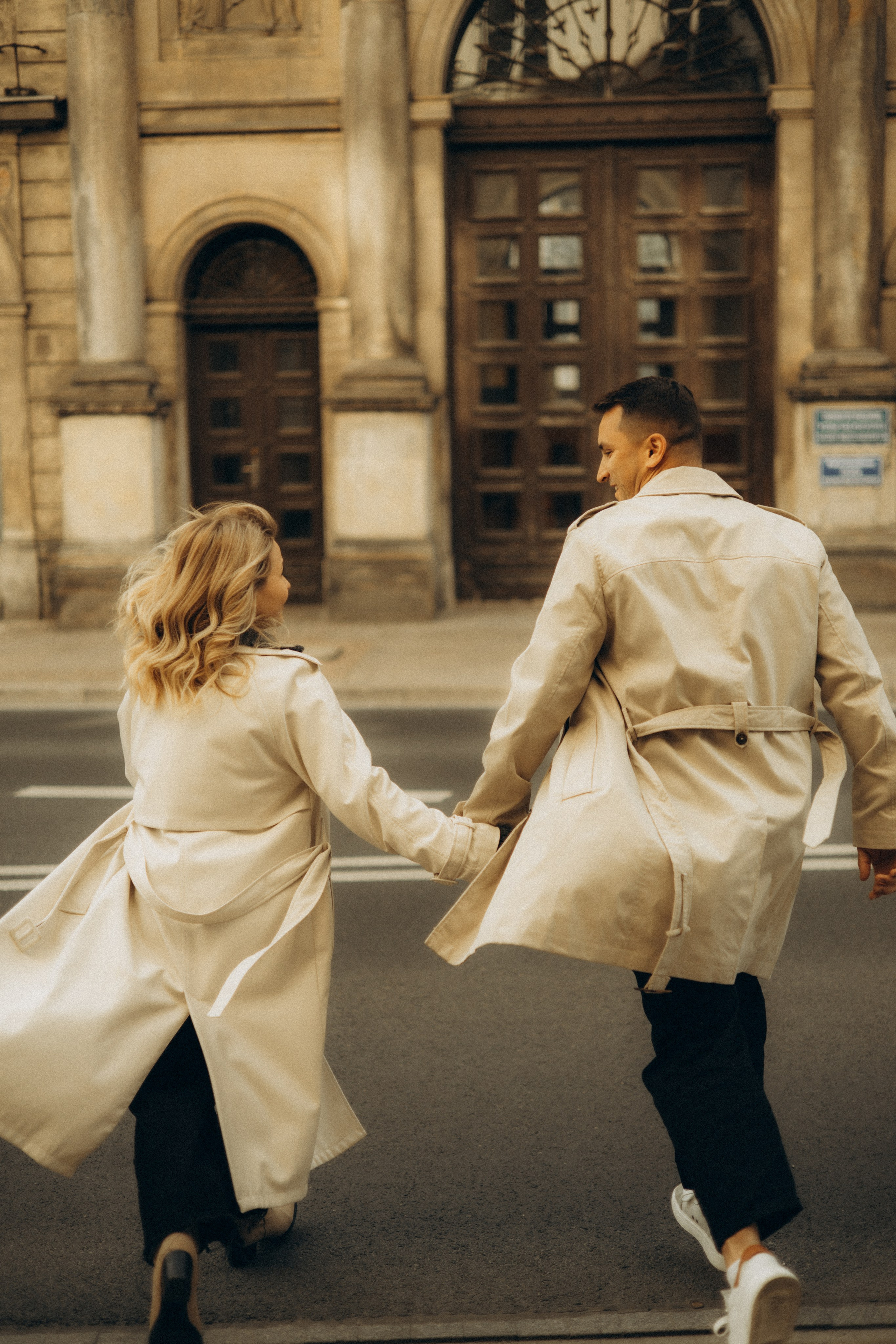 So in Love. Головна