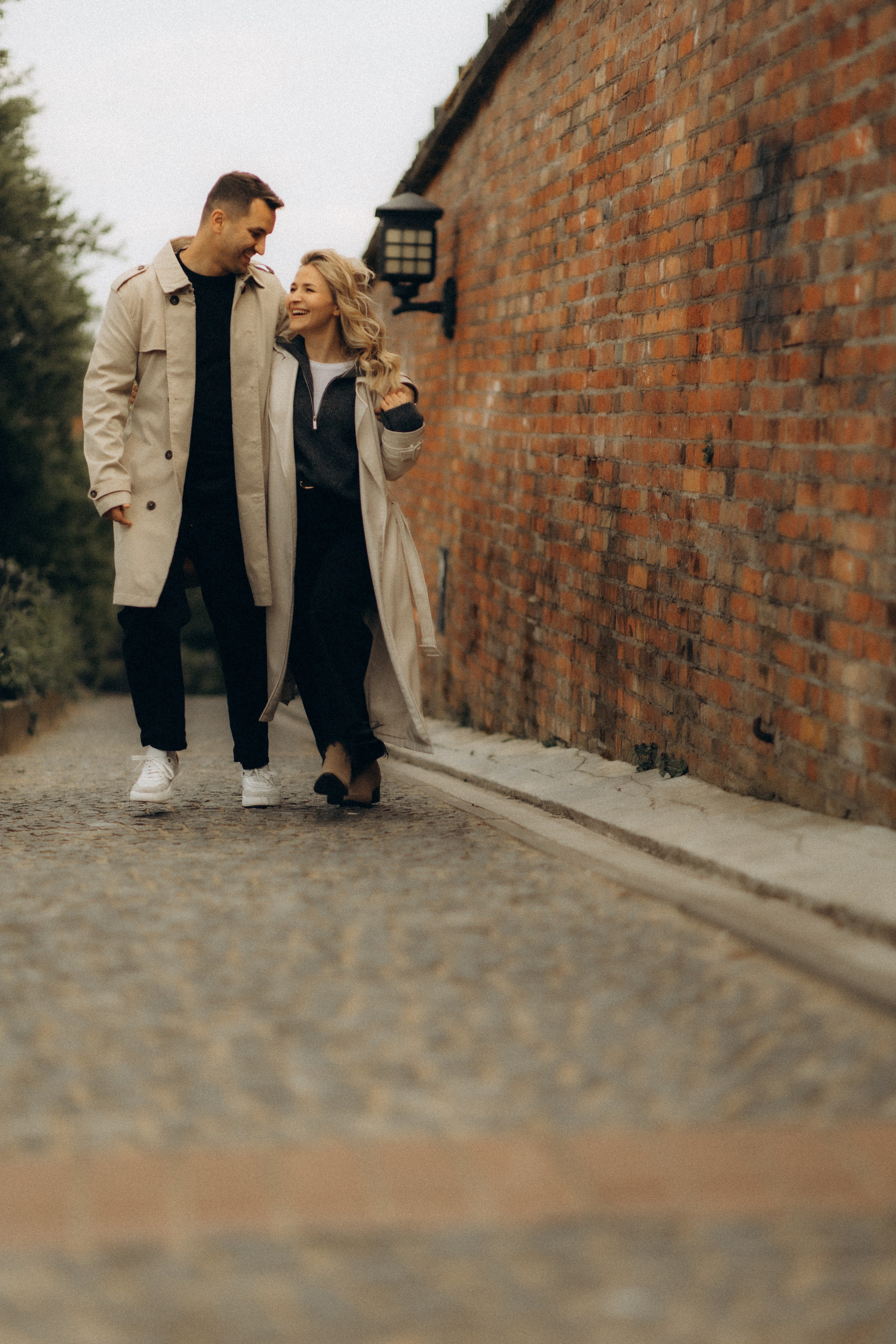 So in Love. Головна