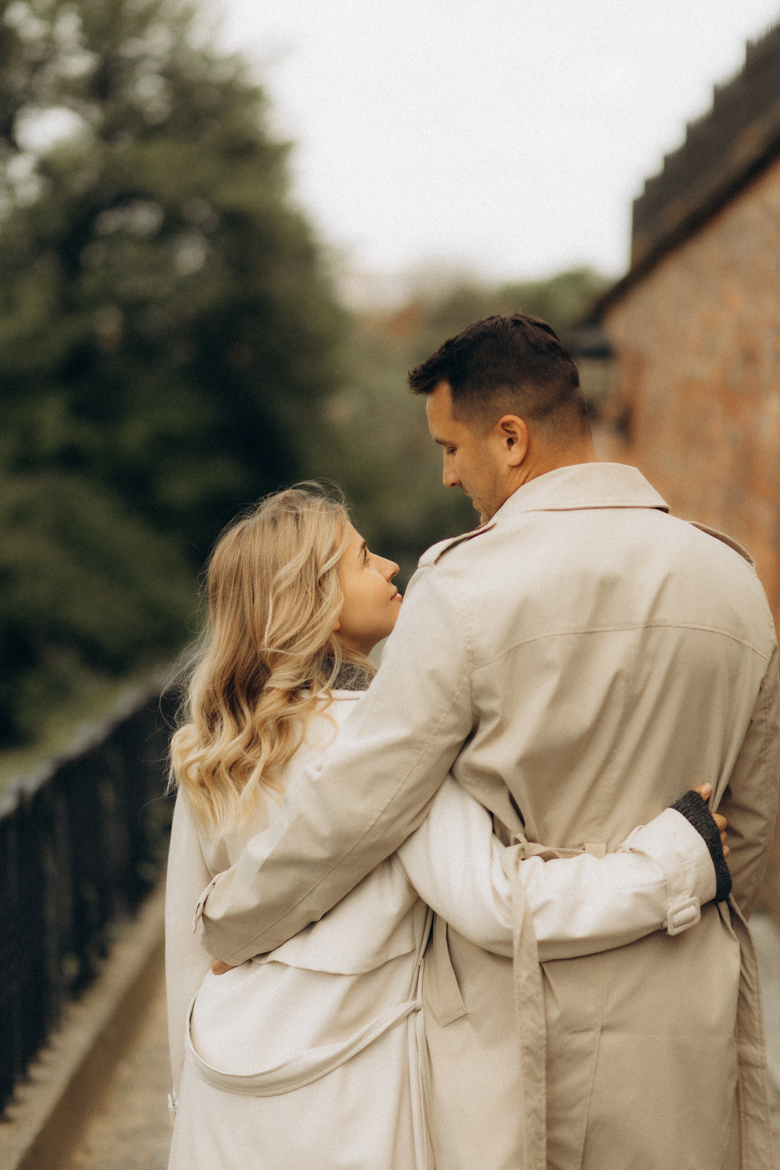 So in Love. Головна