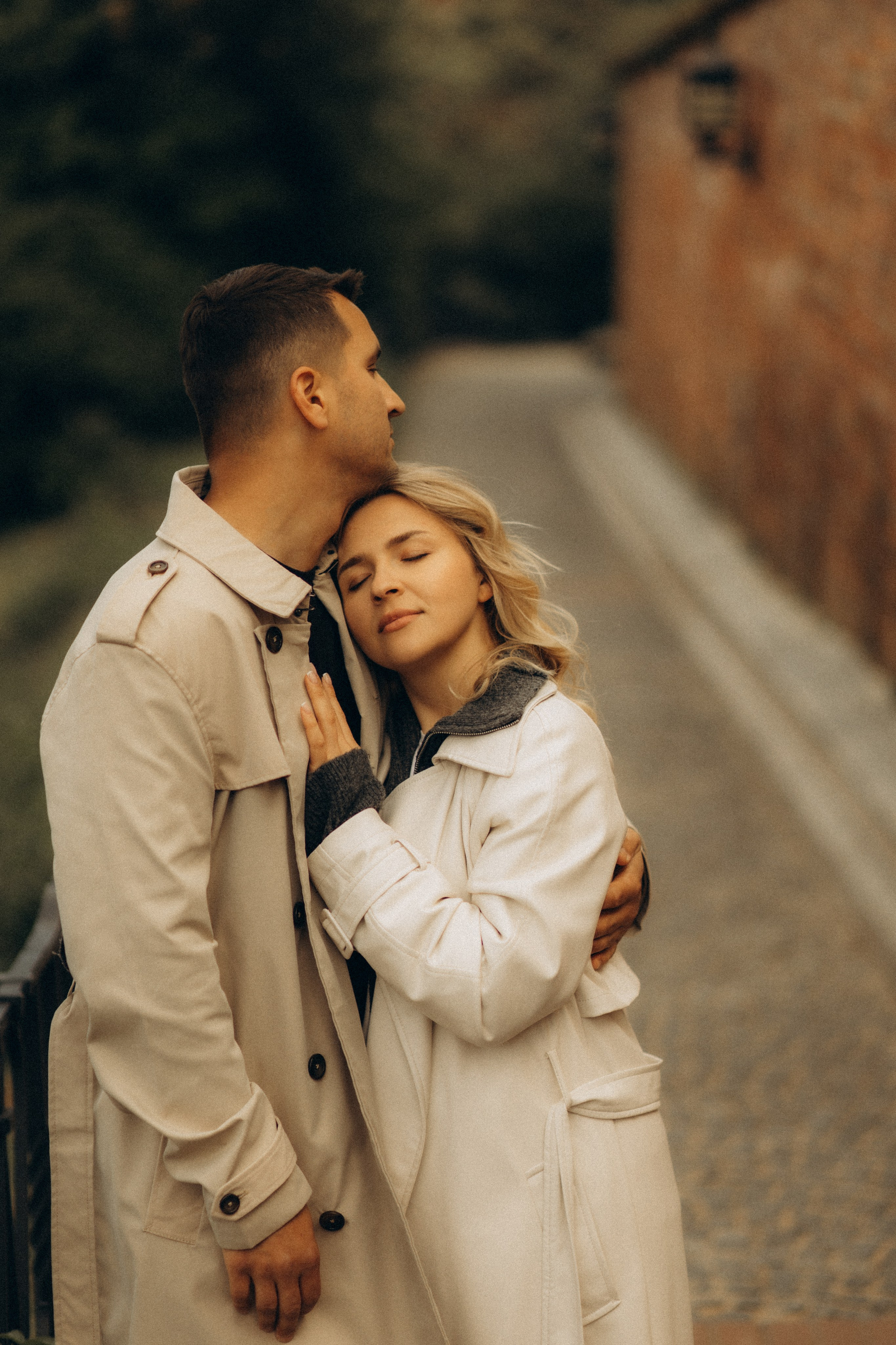 So in Love. Головна