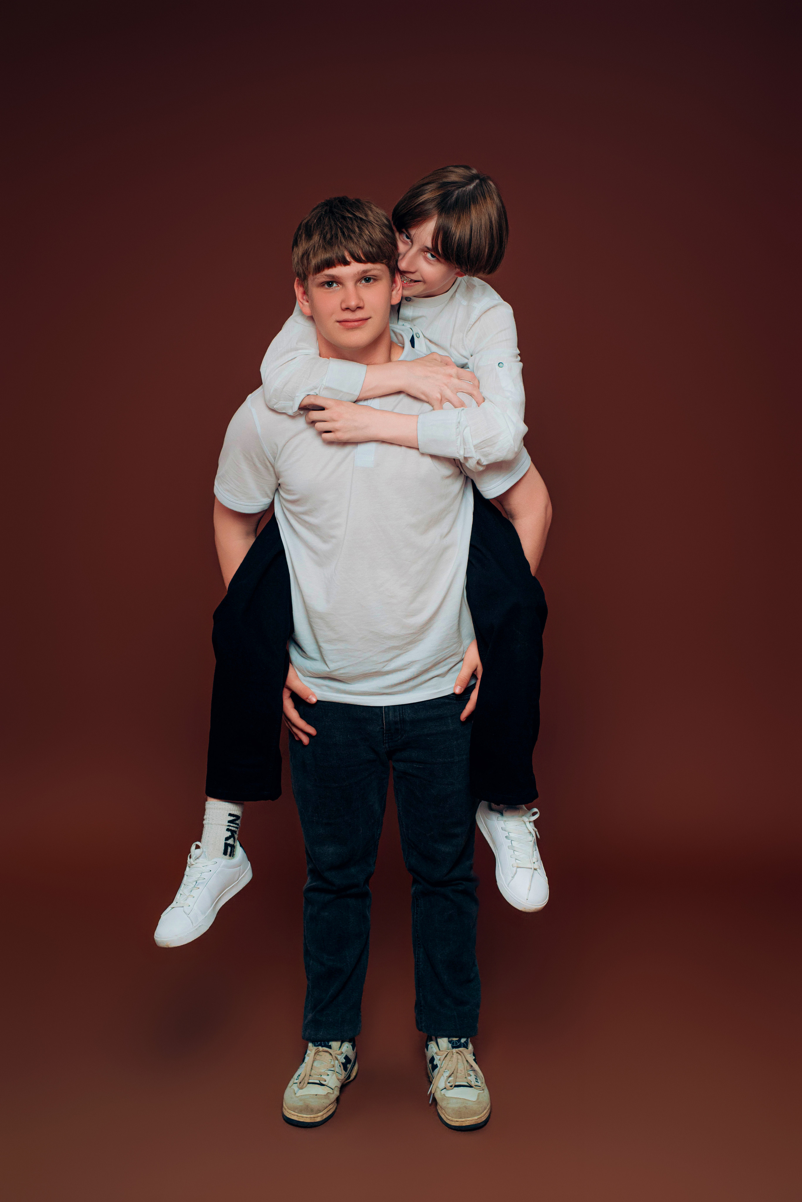 Коричневий Фон. Випускні альбоми м. Біла церква