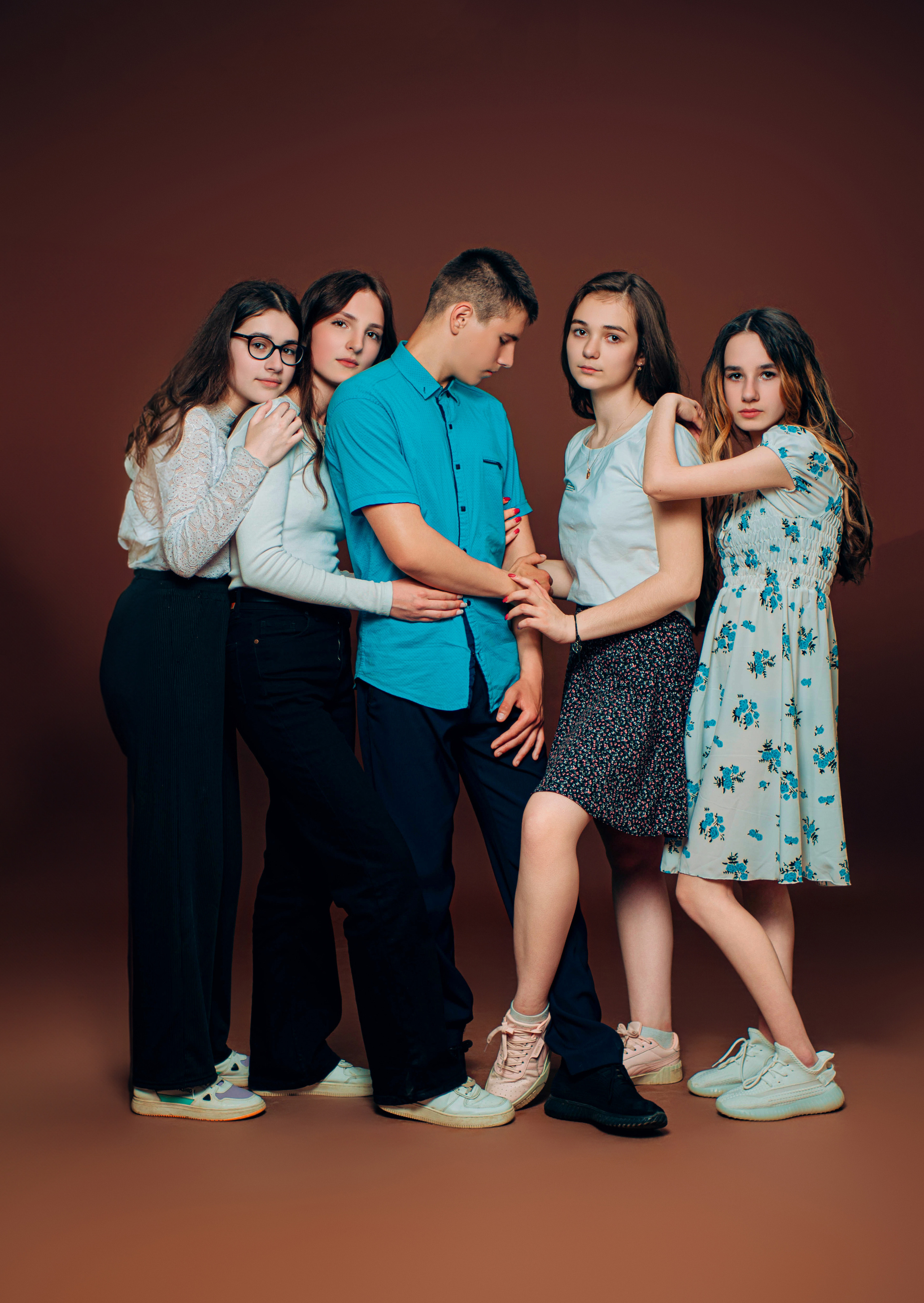 Коричневий Фон. Випускні альбоми м. Біла церква