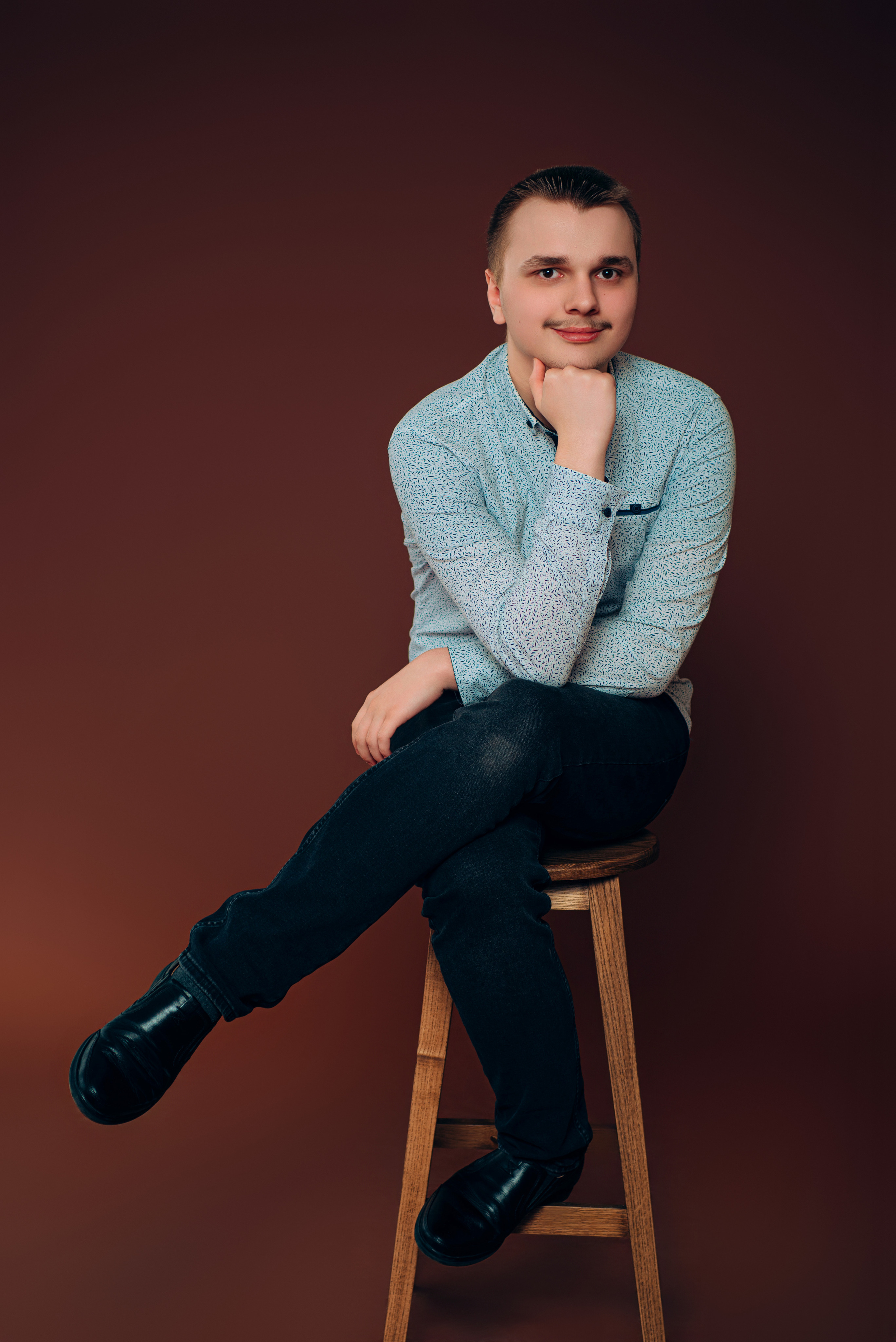 Коричневий Фон. Випускні альбоми м. Біла церква