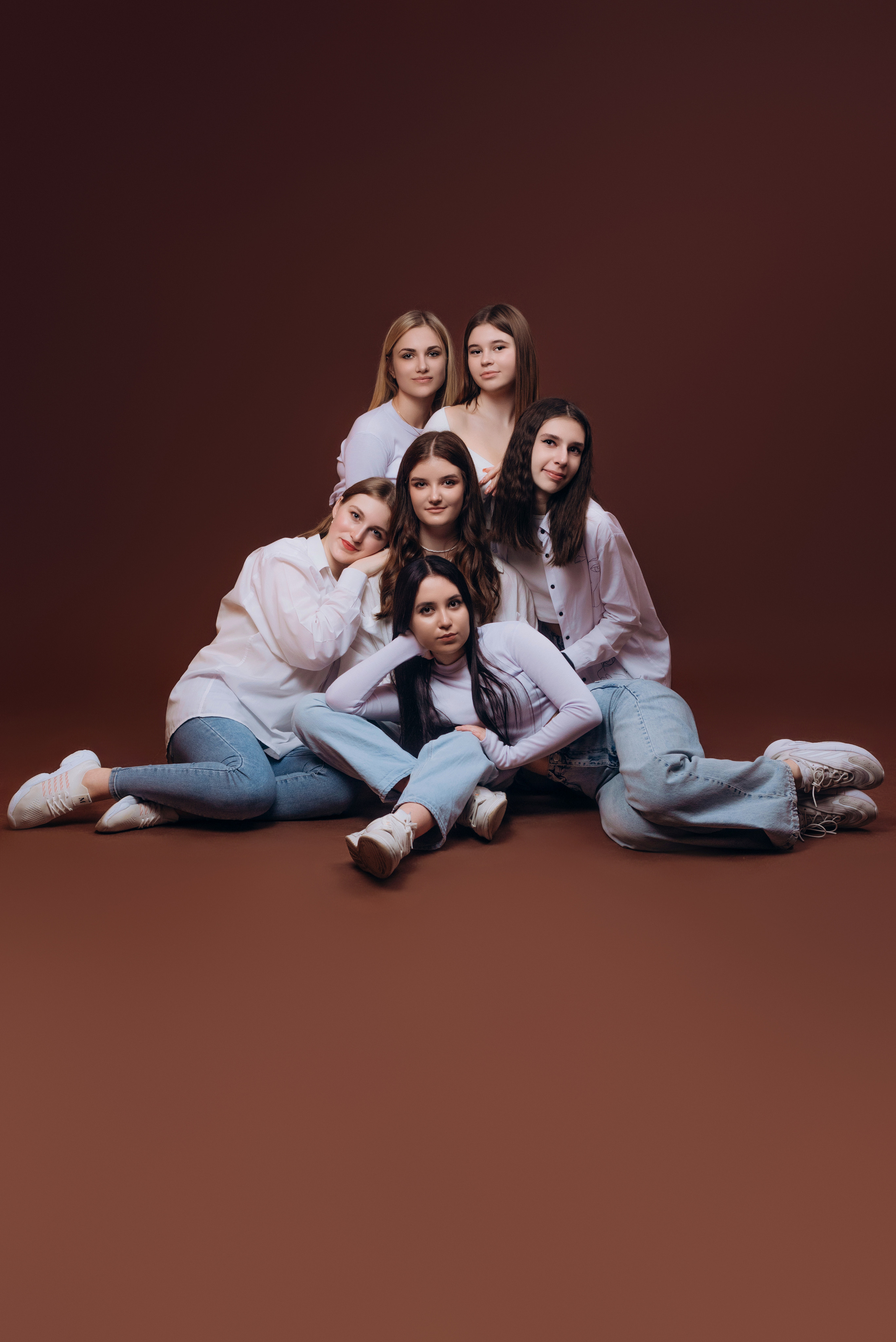 Коричневий Фон. Випускні альбоми м. Біла церква