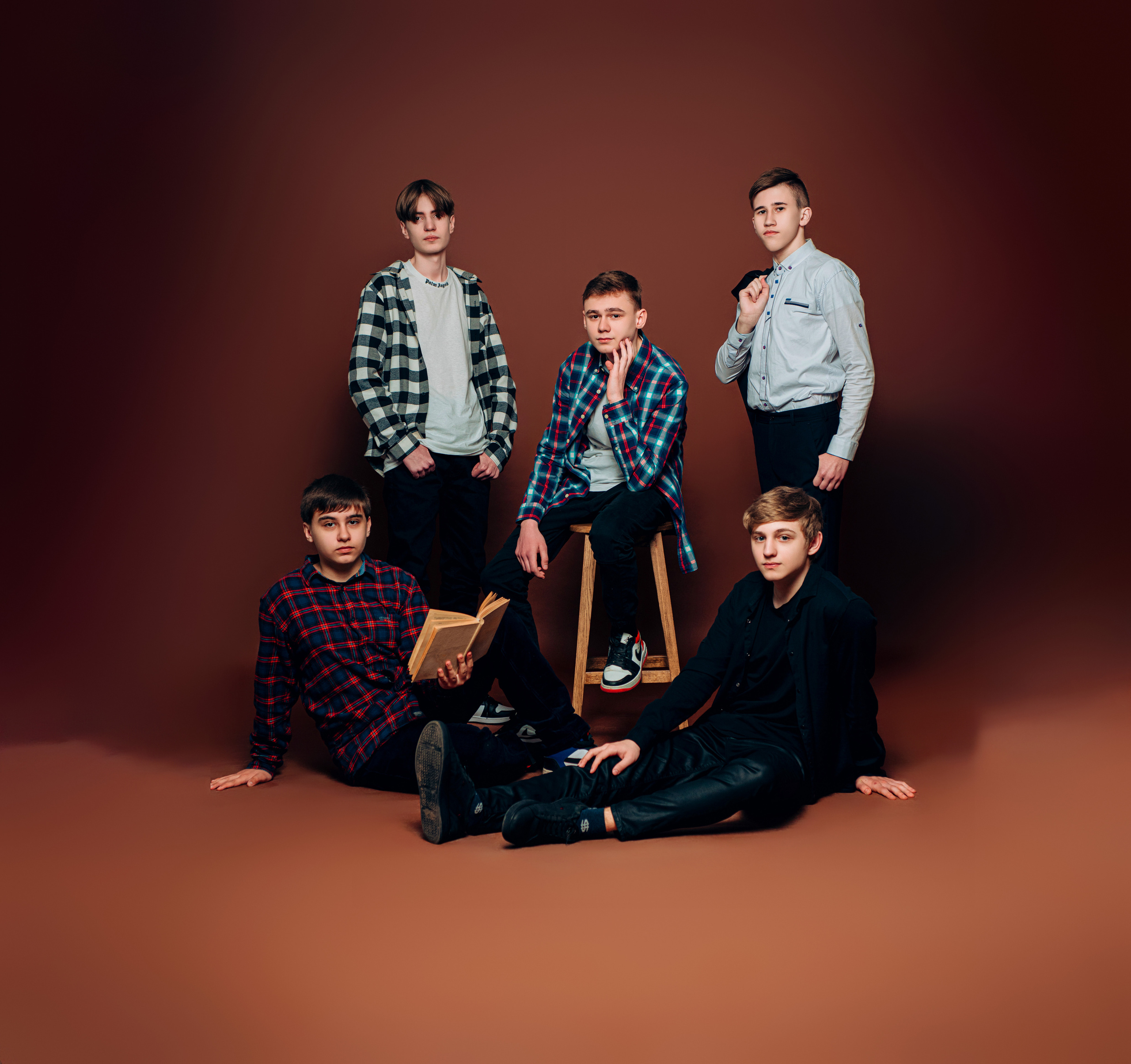 Коричневий Фон. Випускні альбоми м. Біла церква