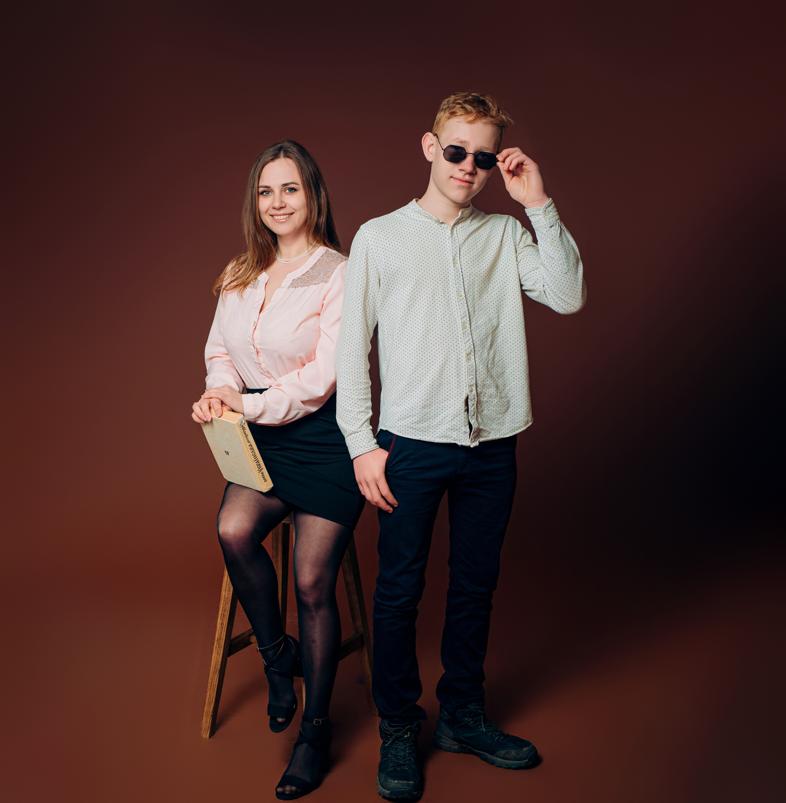 Коричневий Фон. Випускні альбоми м. Біла церква