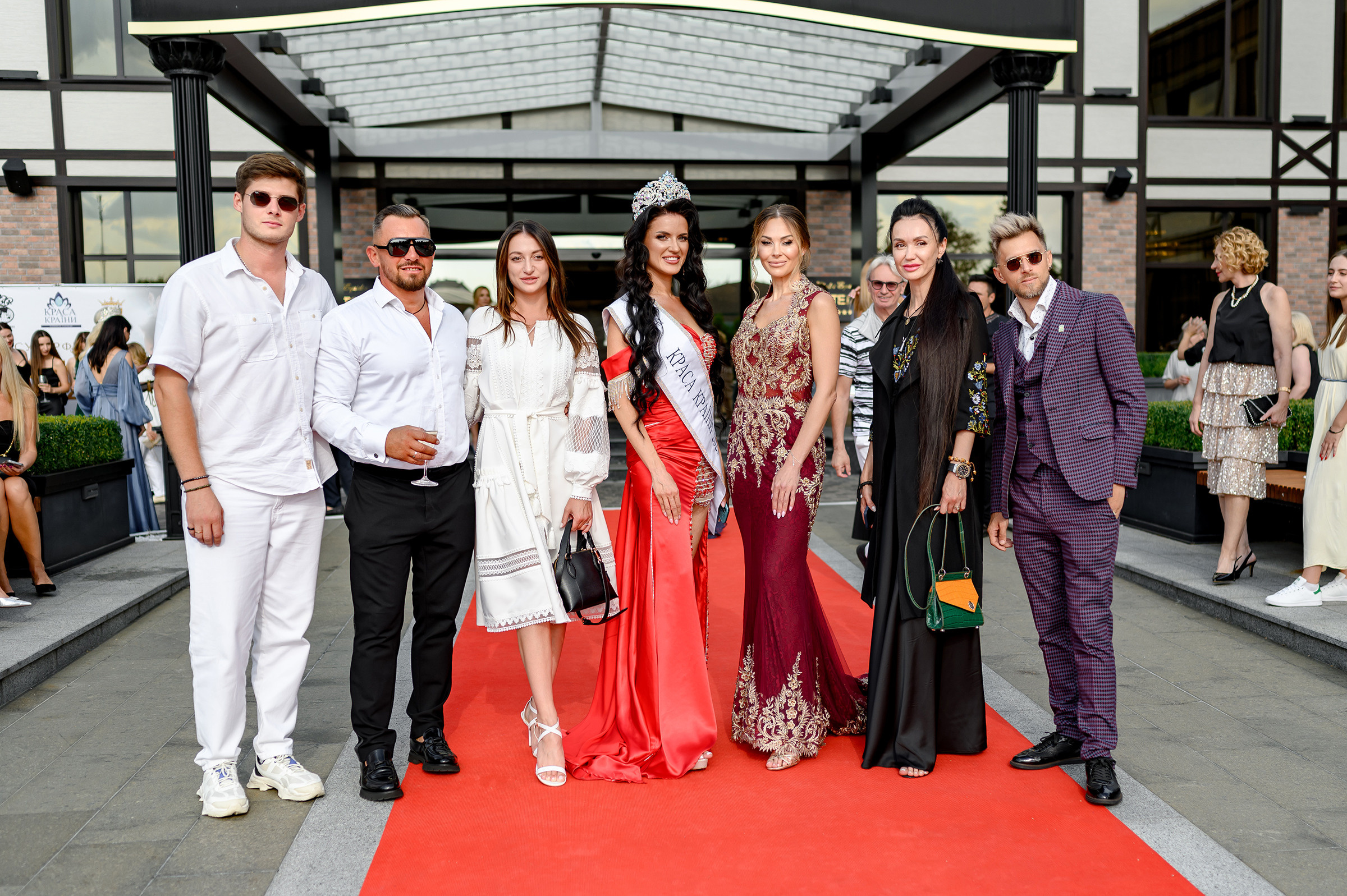 «КРАСА КРАЇНИ». Свадебный и семейный фотограф