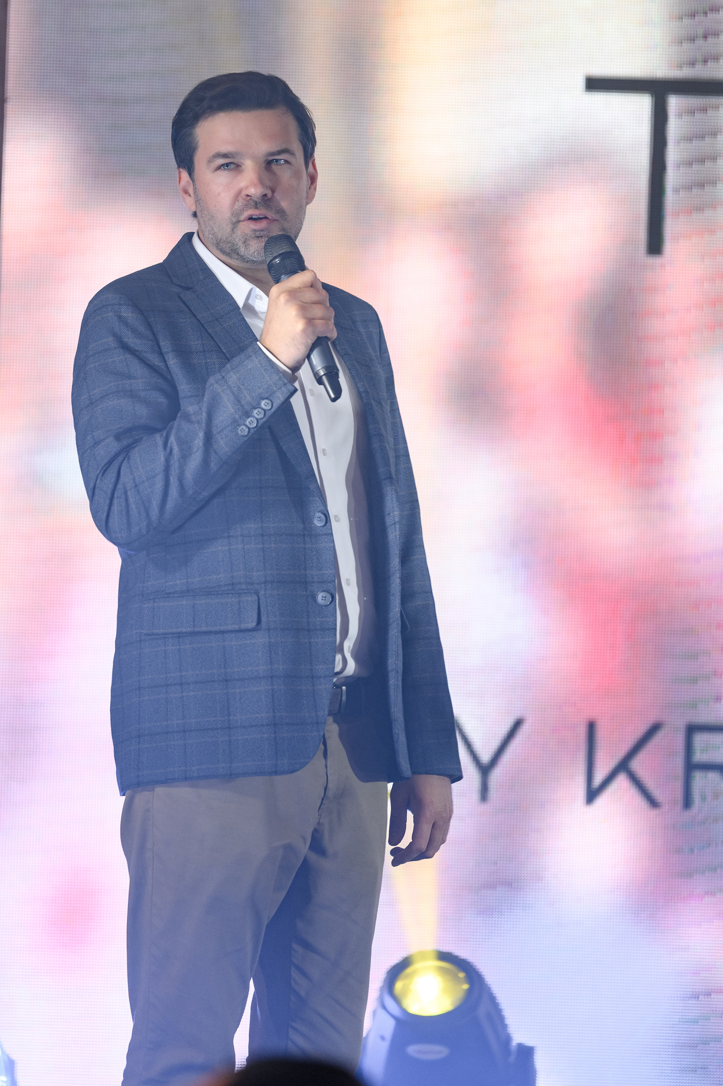 «TVIY VUHID V SVIT». Свадебный и семейный фотограф