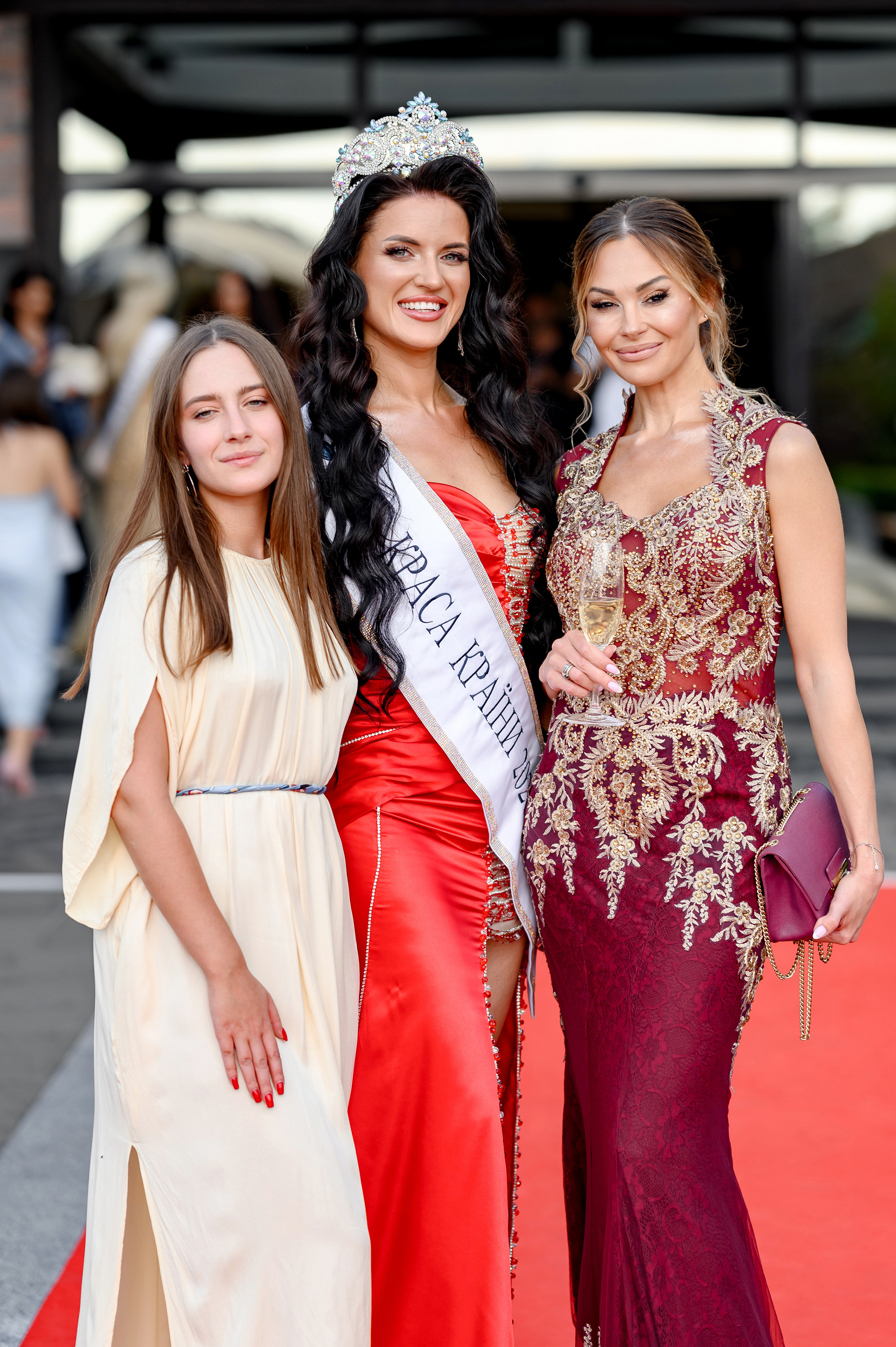 «КРАСА КРАЇНИ». Свадебный и семейный фотограф