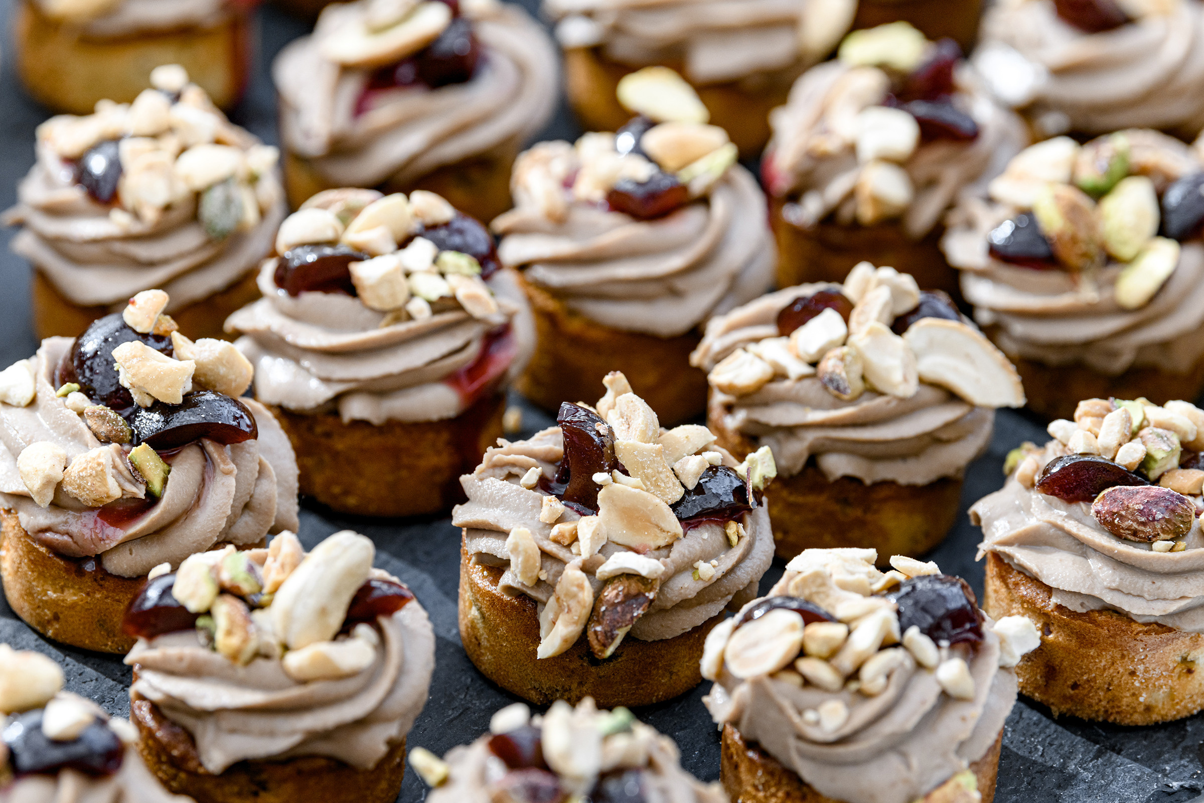 Благодійній концерт від фонду «Мамине серце» — «Твій вихід в світ». Свадебный и семейный фотограф