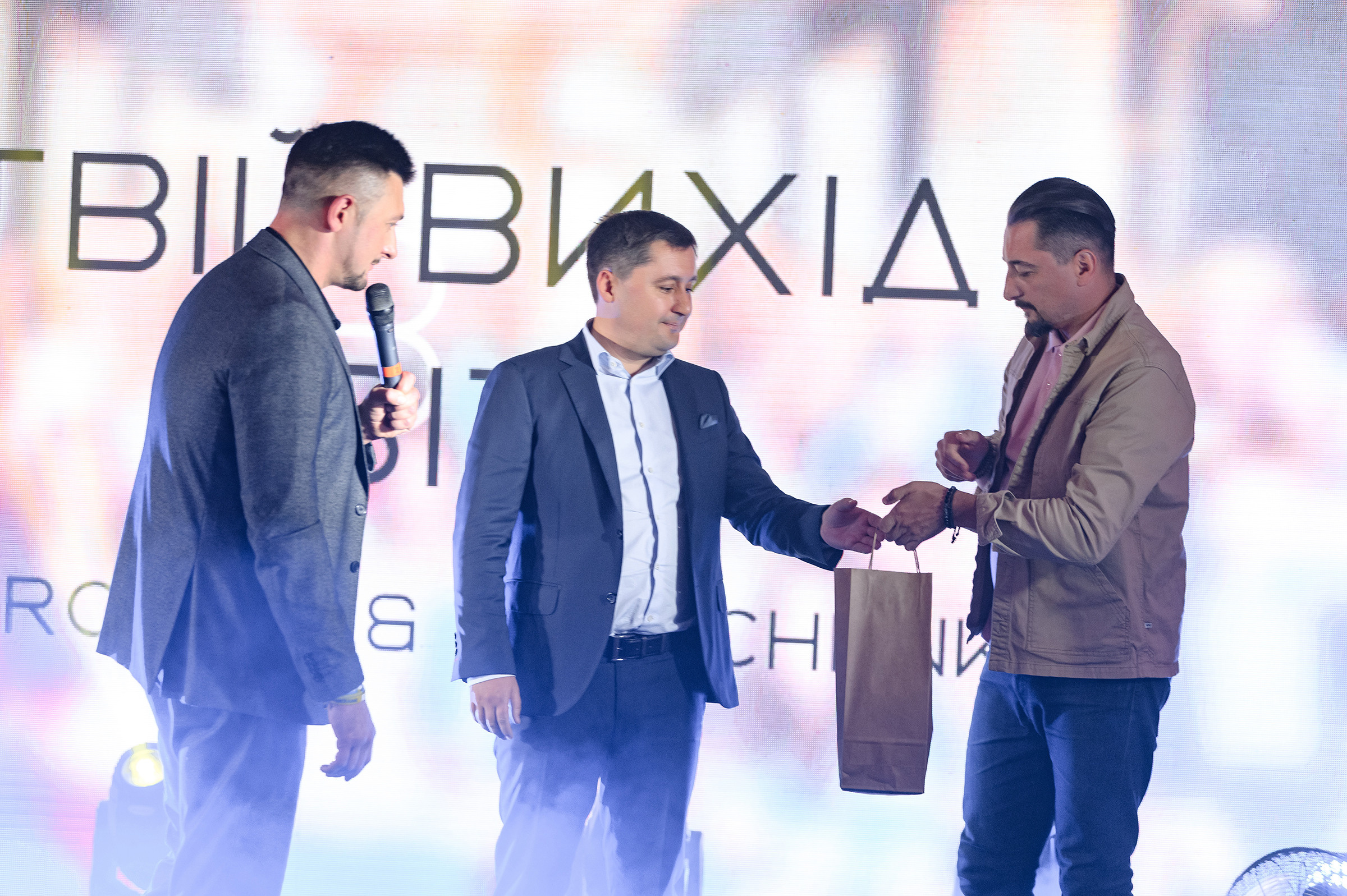 «TVIY VUHID V SVIT». Свадебный и семейный фотограф