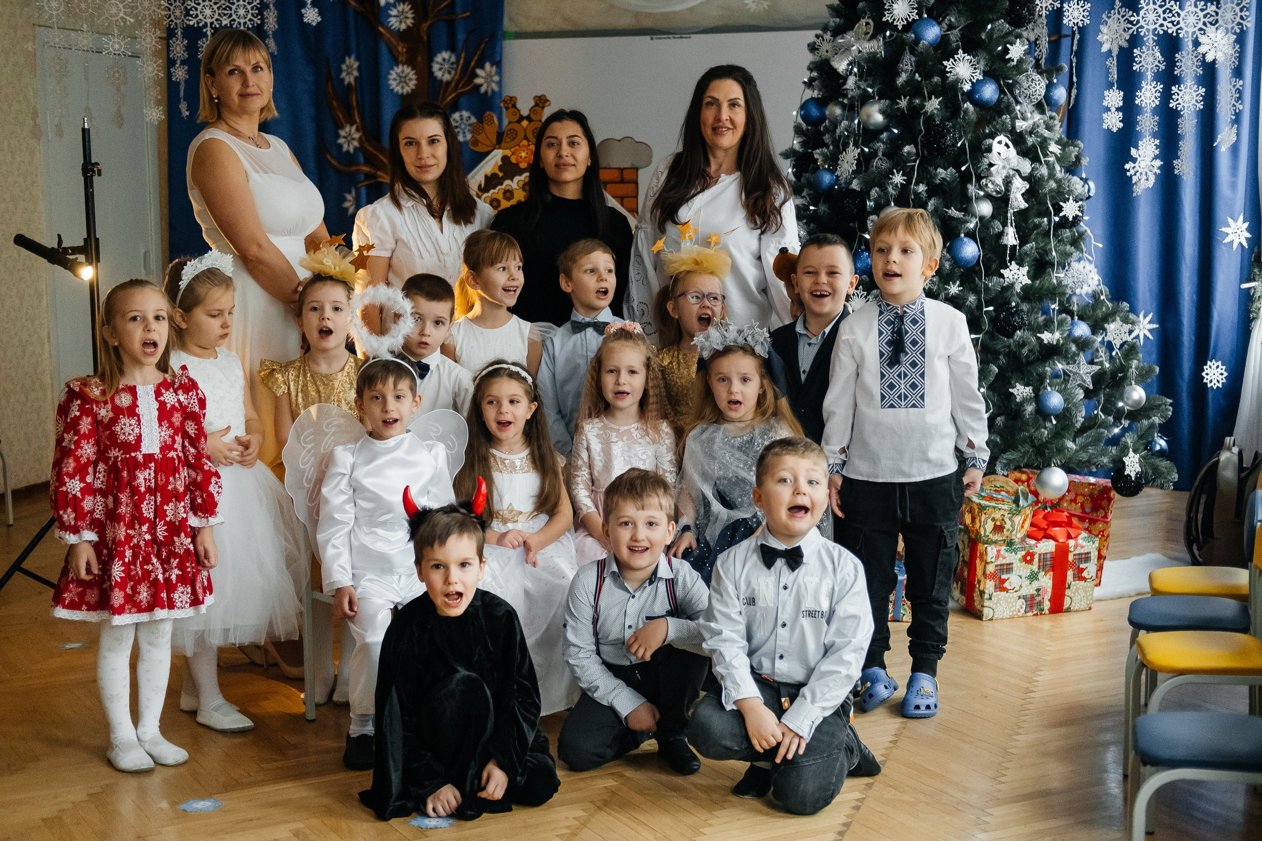 Новорічне свято в садочку. Сімейний і портретний фотограф у Києві Проценко Алла