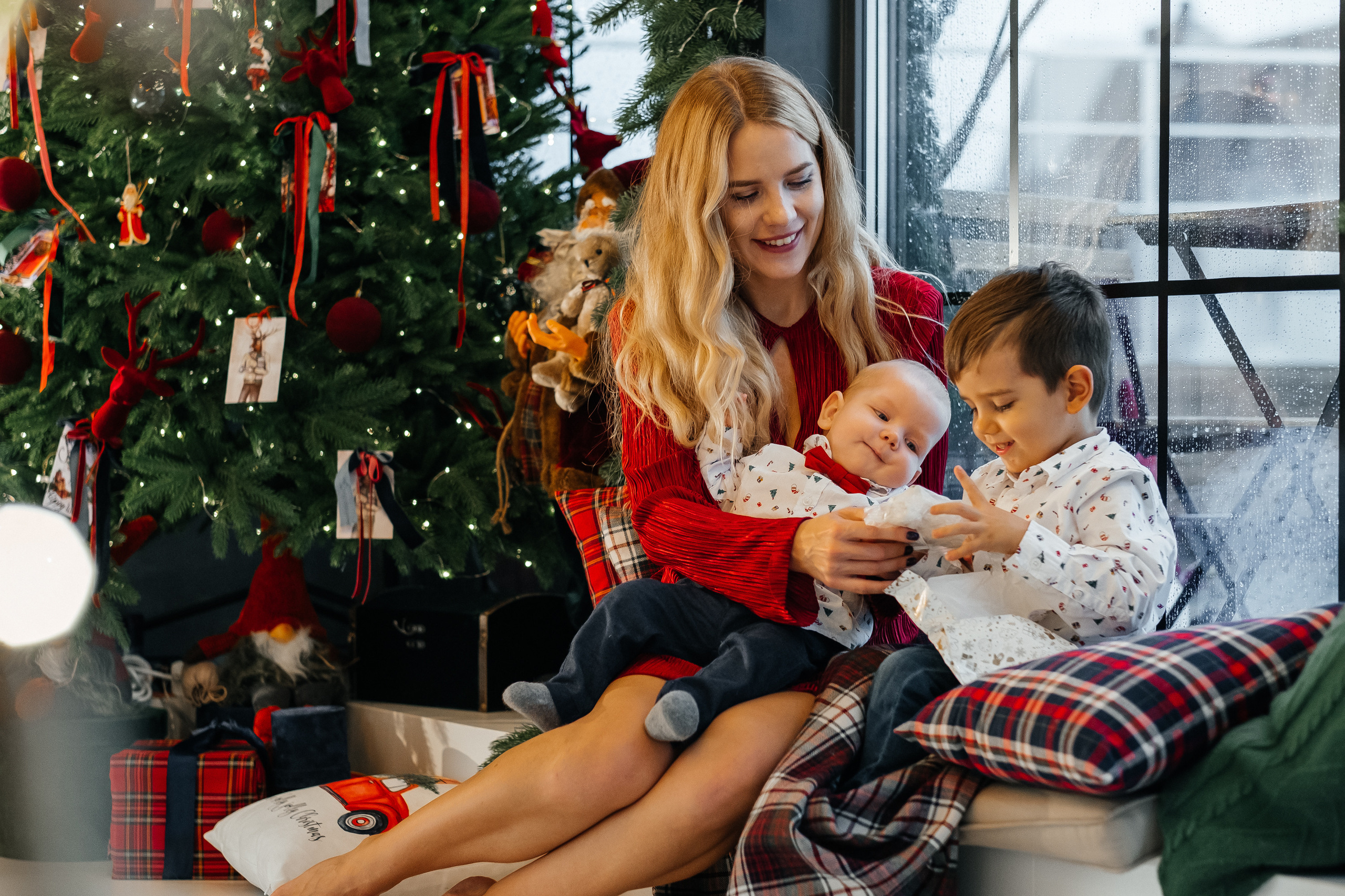 Новогодняя фотосессия Даши с мальчишками. Сімейний і портретний фотограф у Києві Проценко Алла