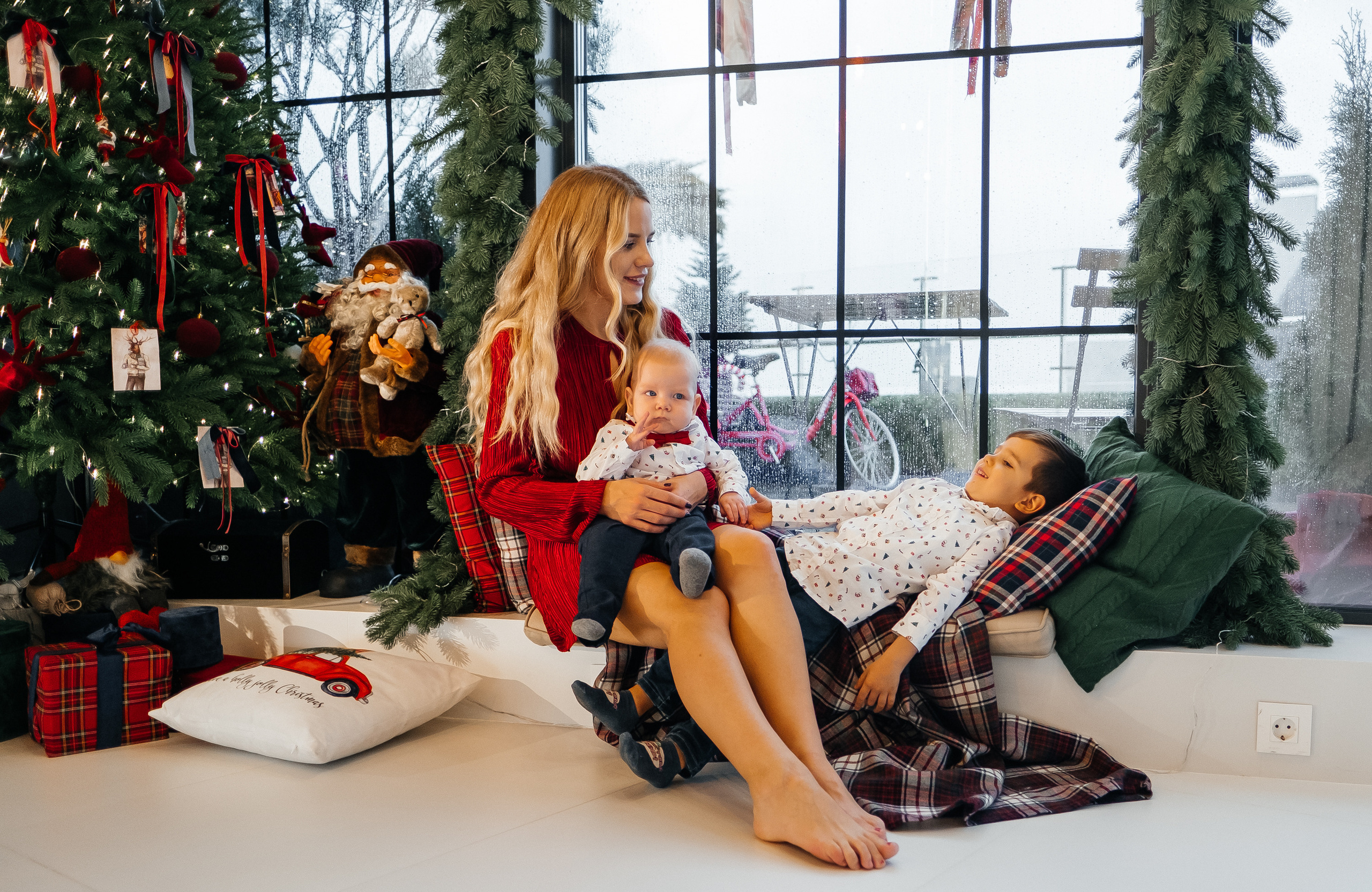 Новогодняя фотосессия Даши с мальчишками. Сімейний і портретний фотограф у Києві Проценко Алла