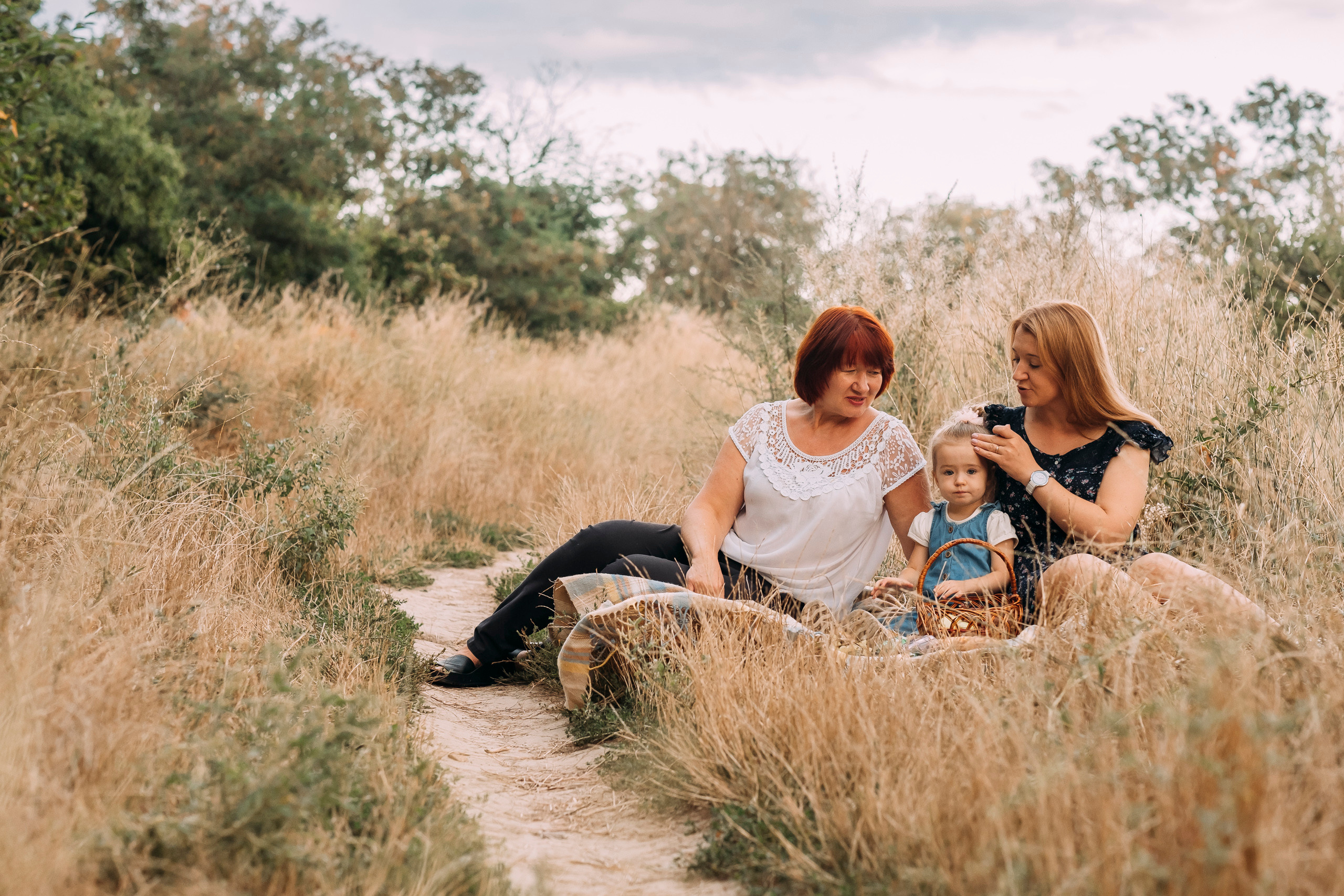 Фотосессия трех поколений девушек. Сімейний і портретний фотограф у Києві Проценко Алла