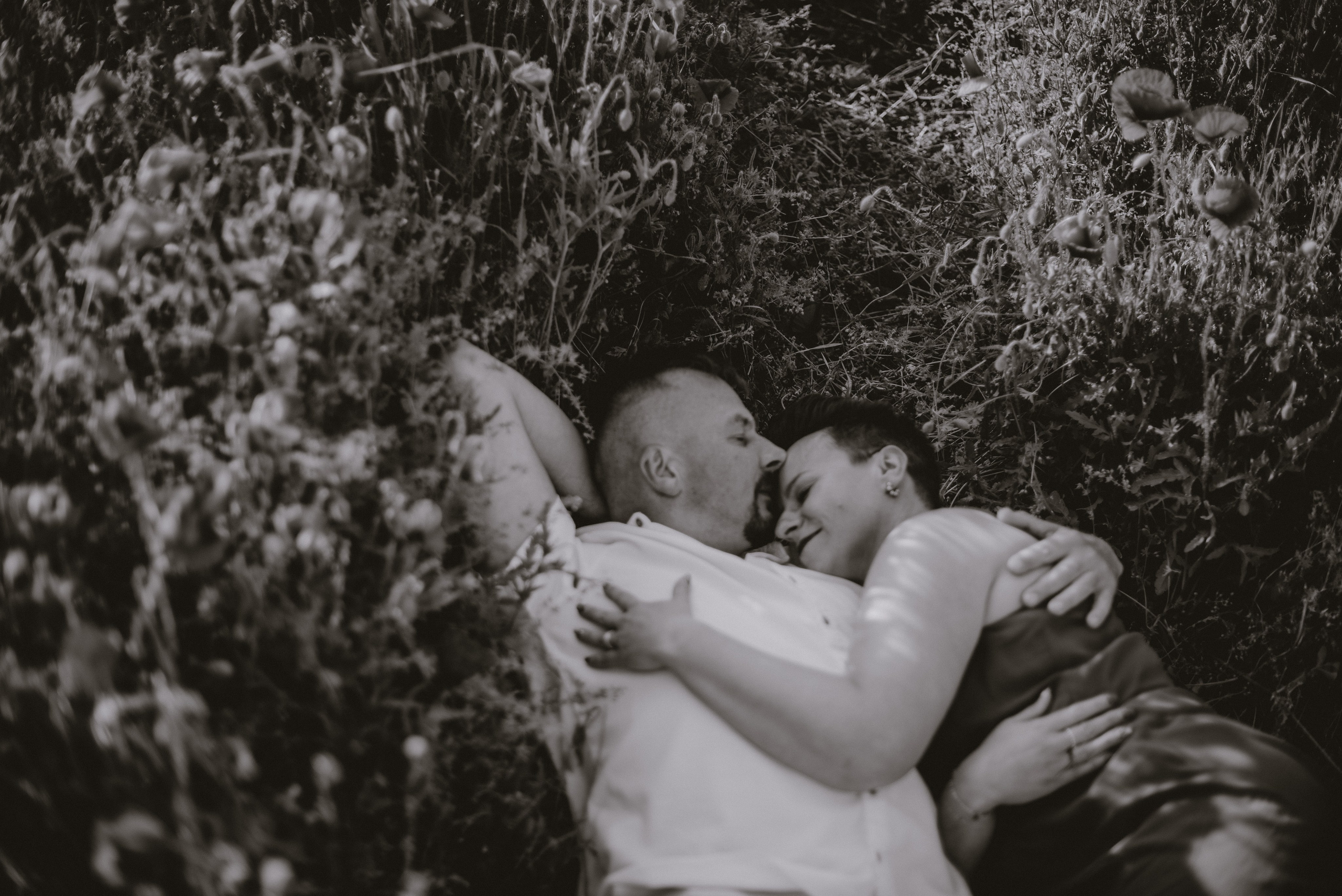 Kasia & Marcin. Pole makowe i zaskakujący finał sesji. Bałanda Fotografia – Sesje Kobiece, Rodzinne, Miłosne, Reportaże | Katowice Śląsk