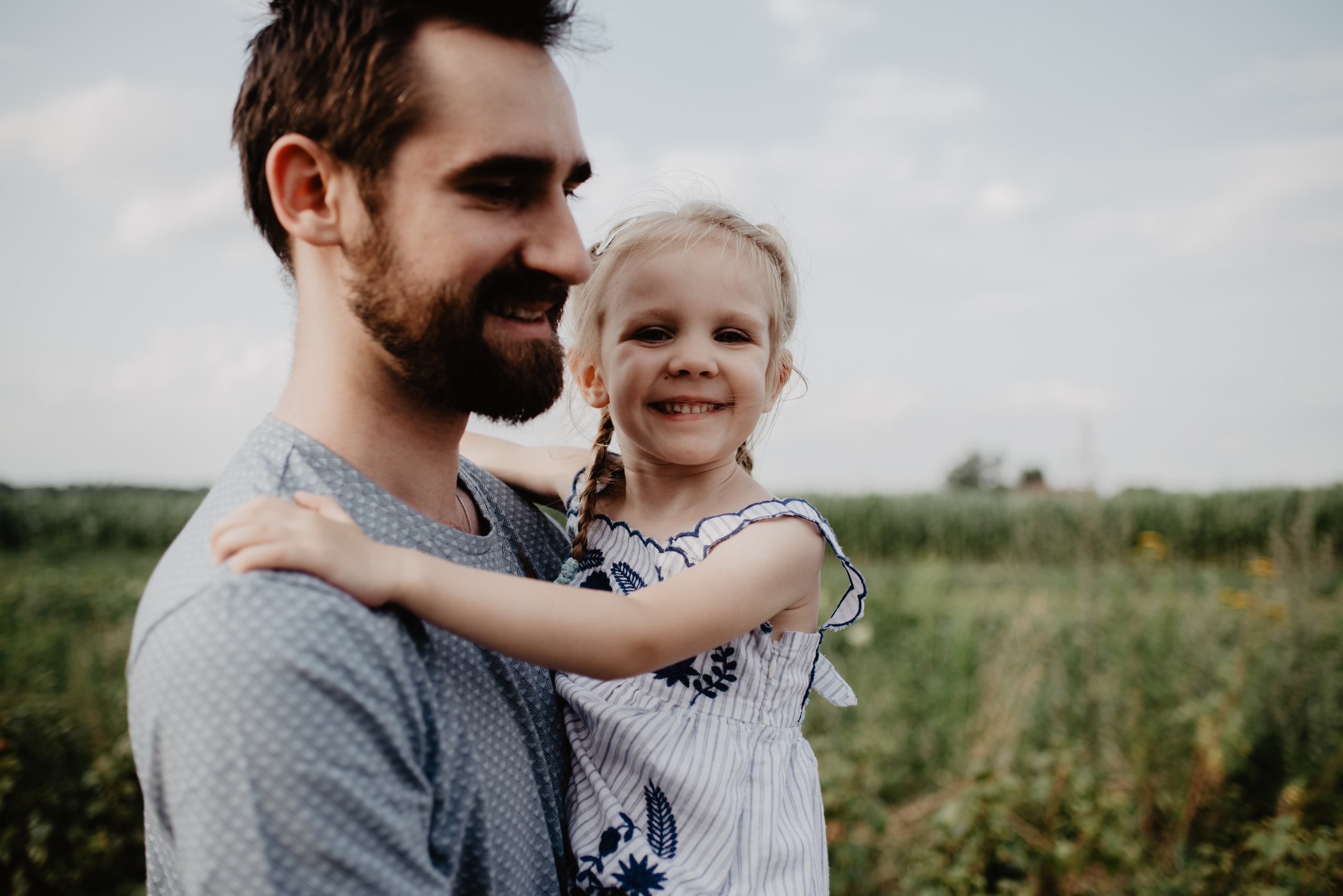 Sesja Rodzinna w polu. Bałanda Fotografia – Sesje Kobiece, Rodzinne, Miłosne, Reportaże | Katowice Śląsk