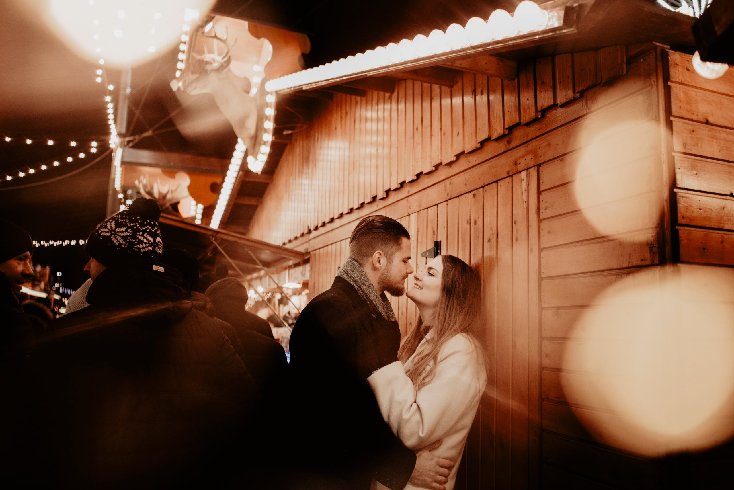 Magda & Kuba. Sesja na Jarmarku świątecznym w Katowicach. Bałanda Fotografia – Sesje Kobiece, Rodzinne, Miłosne, Reportaże | Katowice Śląsk