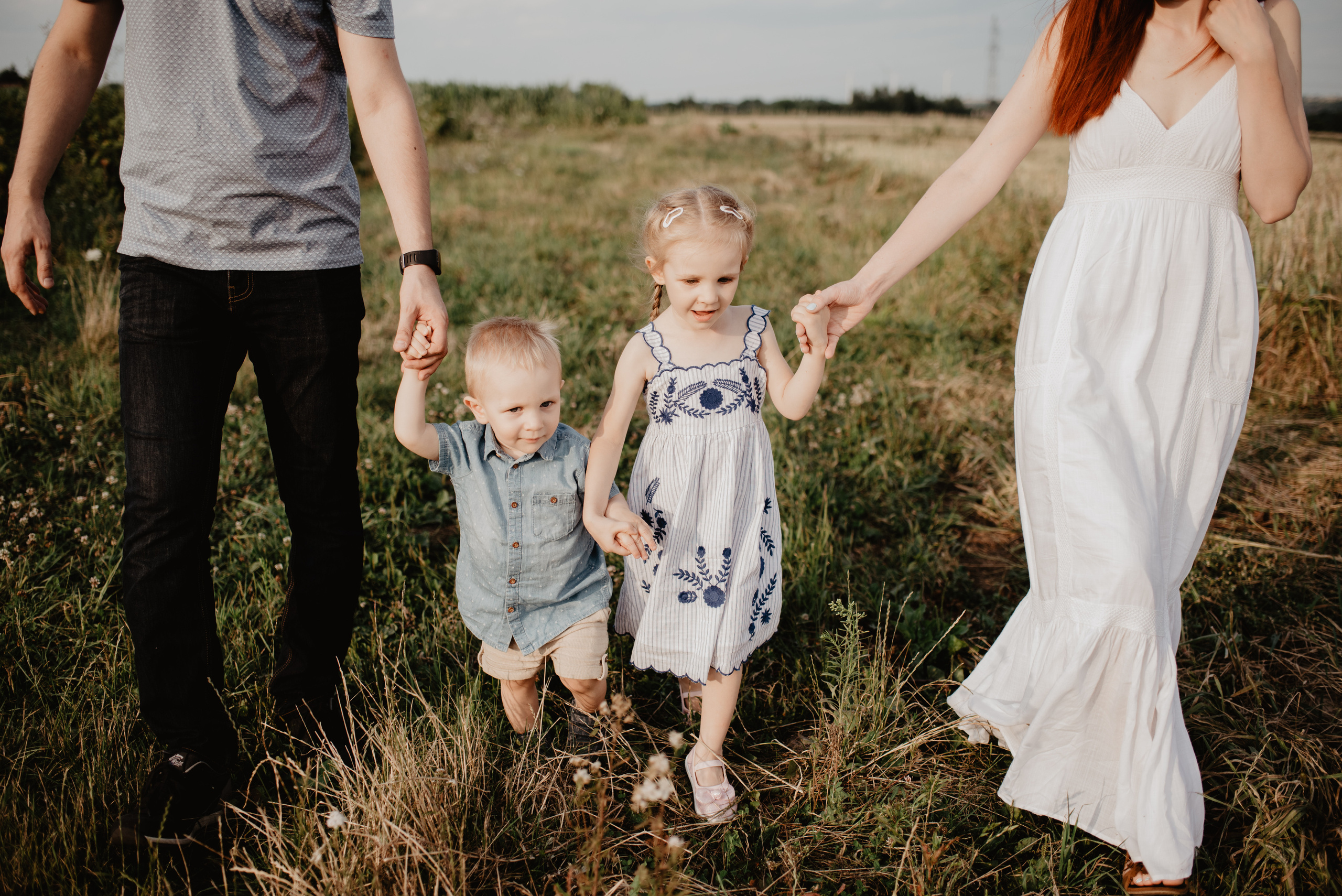 Sesja Rodzinna w polu. Bałanda Fotografia – Sesje Kobiece, Rodzinne, Miłosne, Reportaże | Katowice Śląsk
