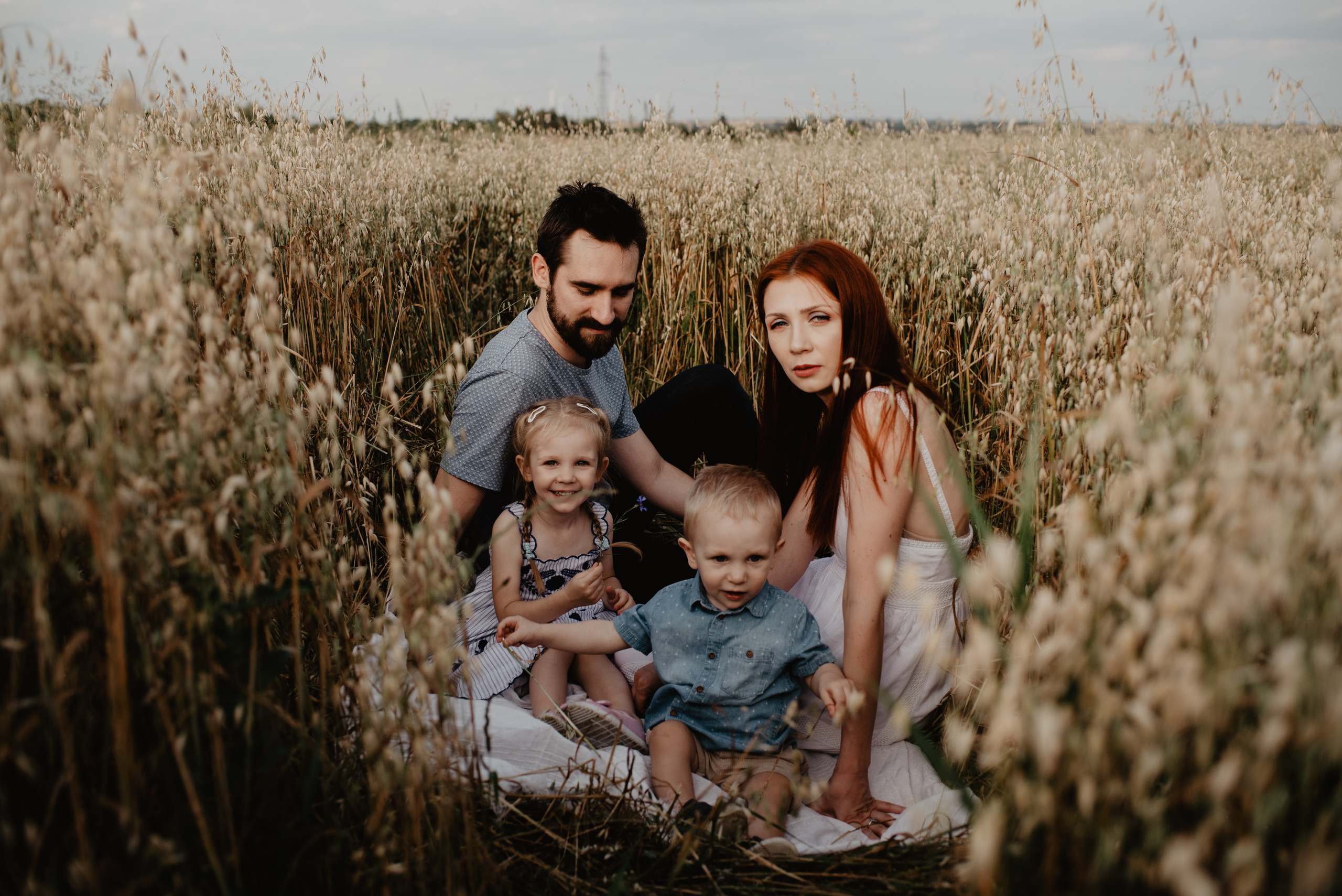 Sesja Rodzinna w polu. Bałanda Fotografia – Sesje Kobiece, Rodzinne, Miłosne, Reportaże | Katowice Śląsk
