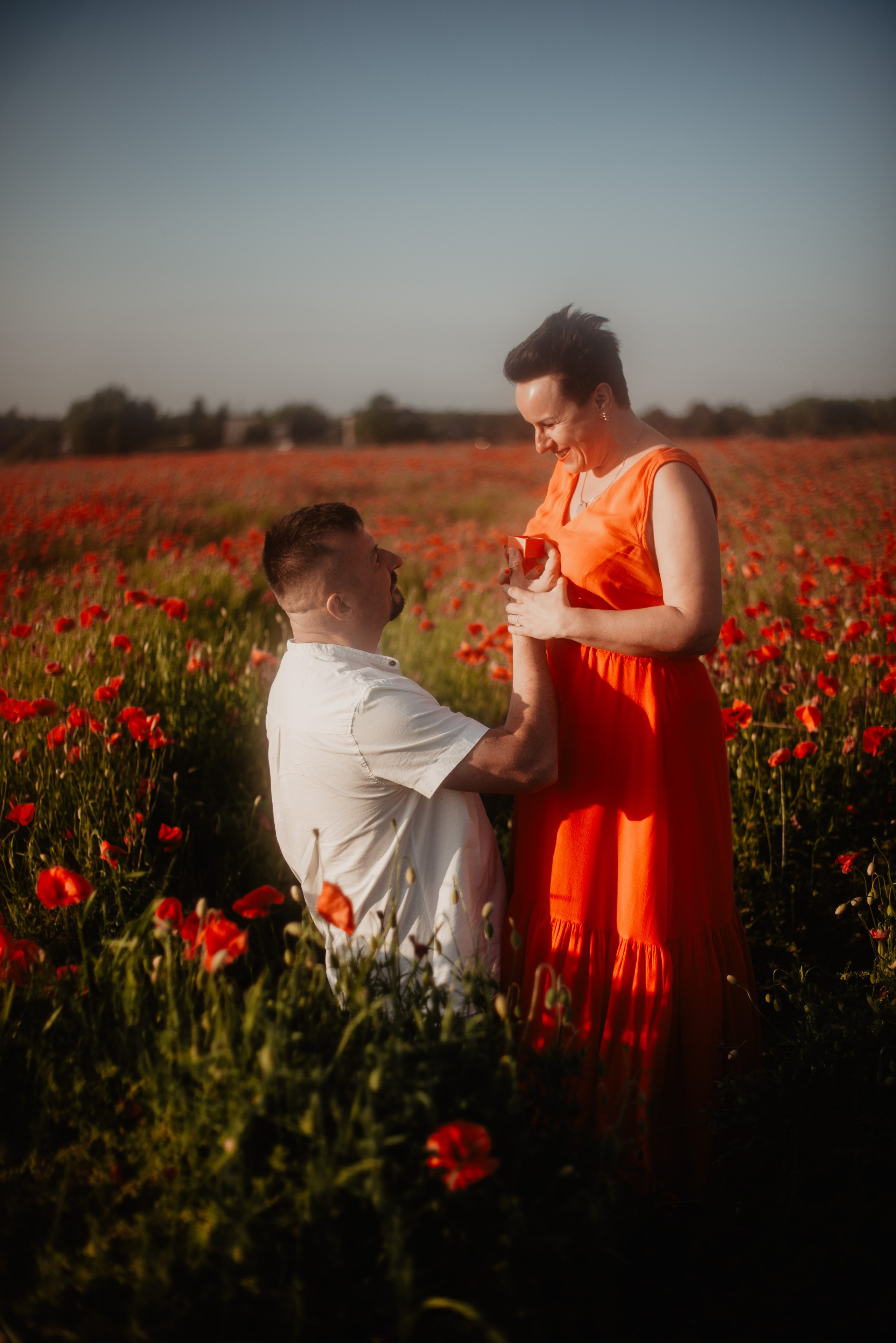Kasia & Marcin. Pole makowe i zaskakujący finał sesji. Bałanda Fotografia – Sesje Kobiece, Rodzinne, Miłosne, Reportaże | Katowice Śląsk