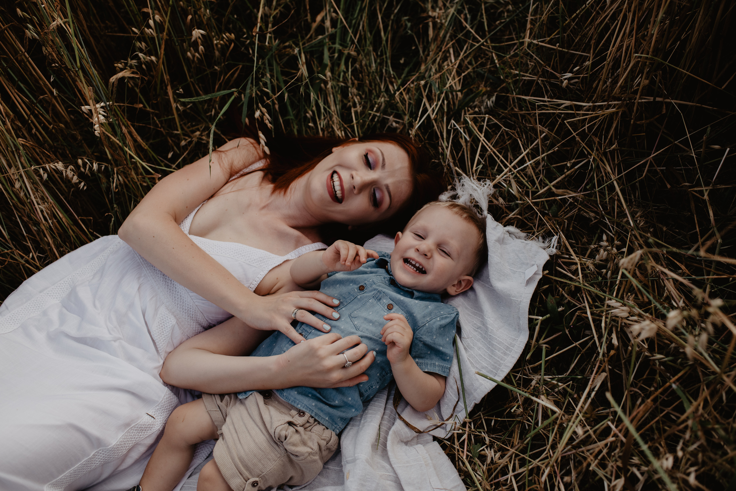 Sesja Rodzinna w polu. Bałanda Fotografia – Sesje Kobiece, Rodzinne, Miłosne, Reportaże | Katowice Śląsk