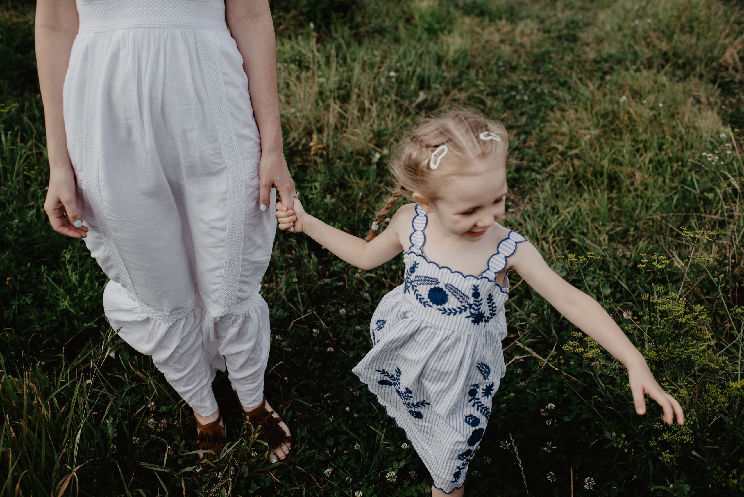 Sesja Rodzinna w polu. Bałanda Fotografia – Sesje Kobiece, Rodzinne, Miłosne, Reportaże | Katowice Śląsk