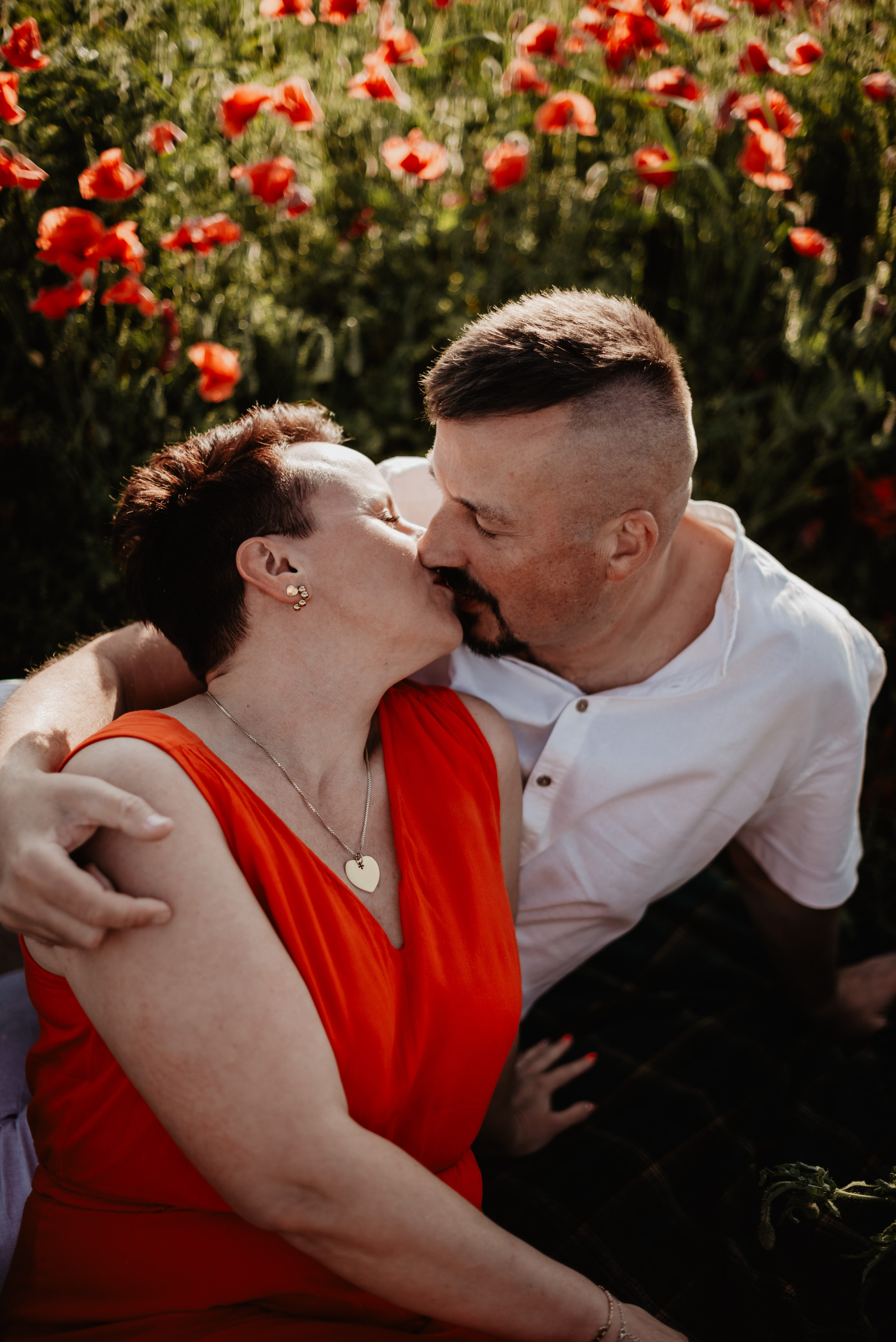 Kasia & Marcin. Pole makowe i zaskakujący finał sesji. Bałanda Fotografia – Sesje Kobiece, Rodzinne, Miłosne, Reportaże | Katowice Śląsk